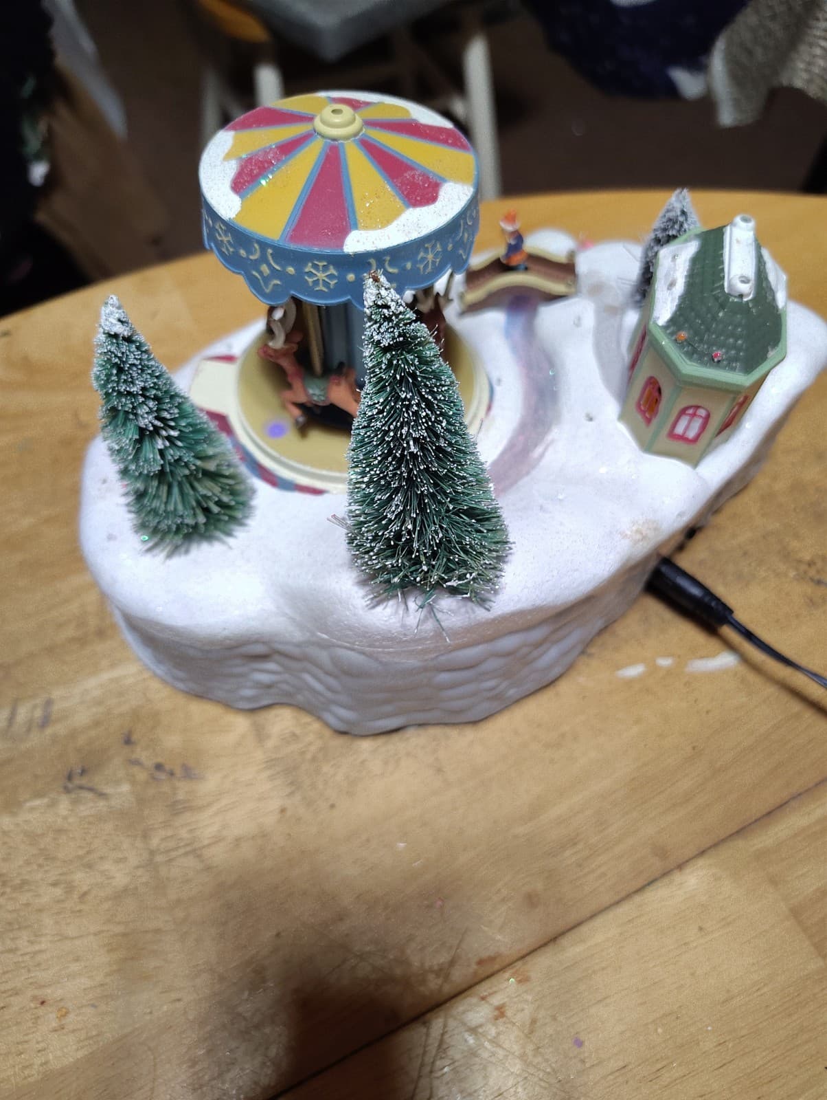 Vintage Avon Winter Carnival Fiber-Optic Lights and Motion Christmas Decor - Thumbnail 3