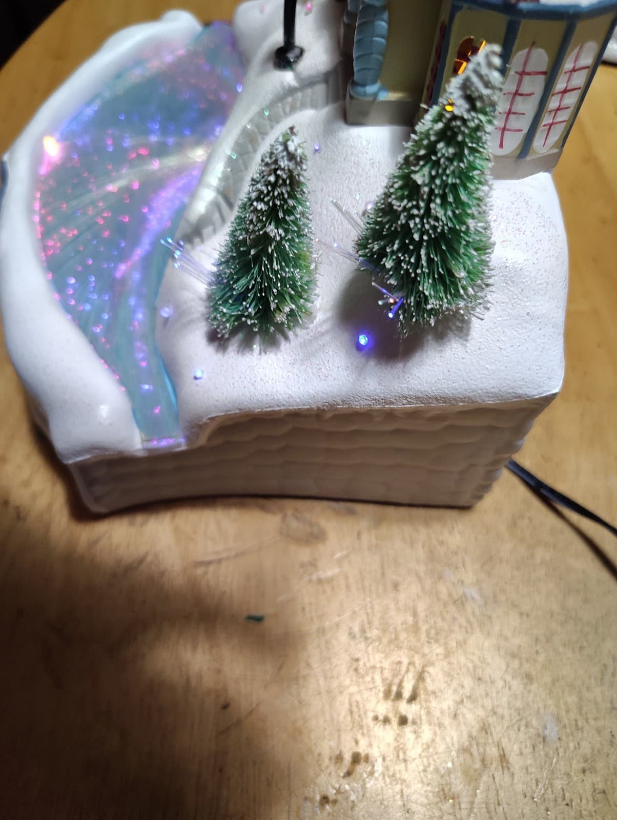 Avon Winter Carnival 2005 Christmas Fiber Optic Skating Pond Christmas NEW - Thumbnail 4