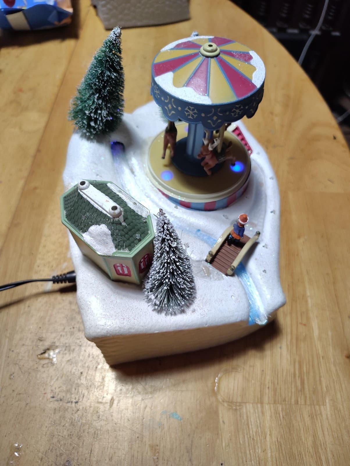 Vintage Avon Winter Carnival Fiber-Optic Lights and Motion Christmas Decor - Thumbnail 4