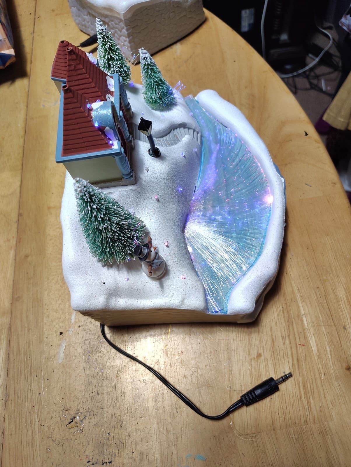Avon Winter Carnival 2005 Christmas Fiber Optic Skating Pond Christmas NEW - Thumbnail 2