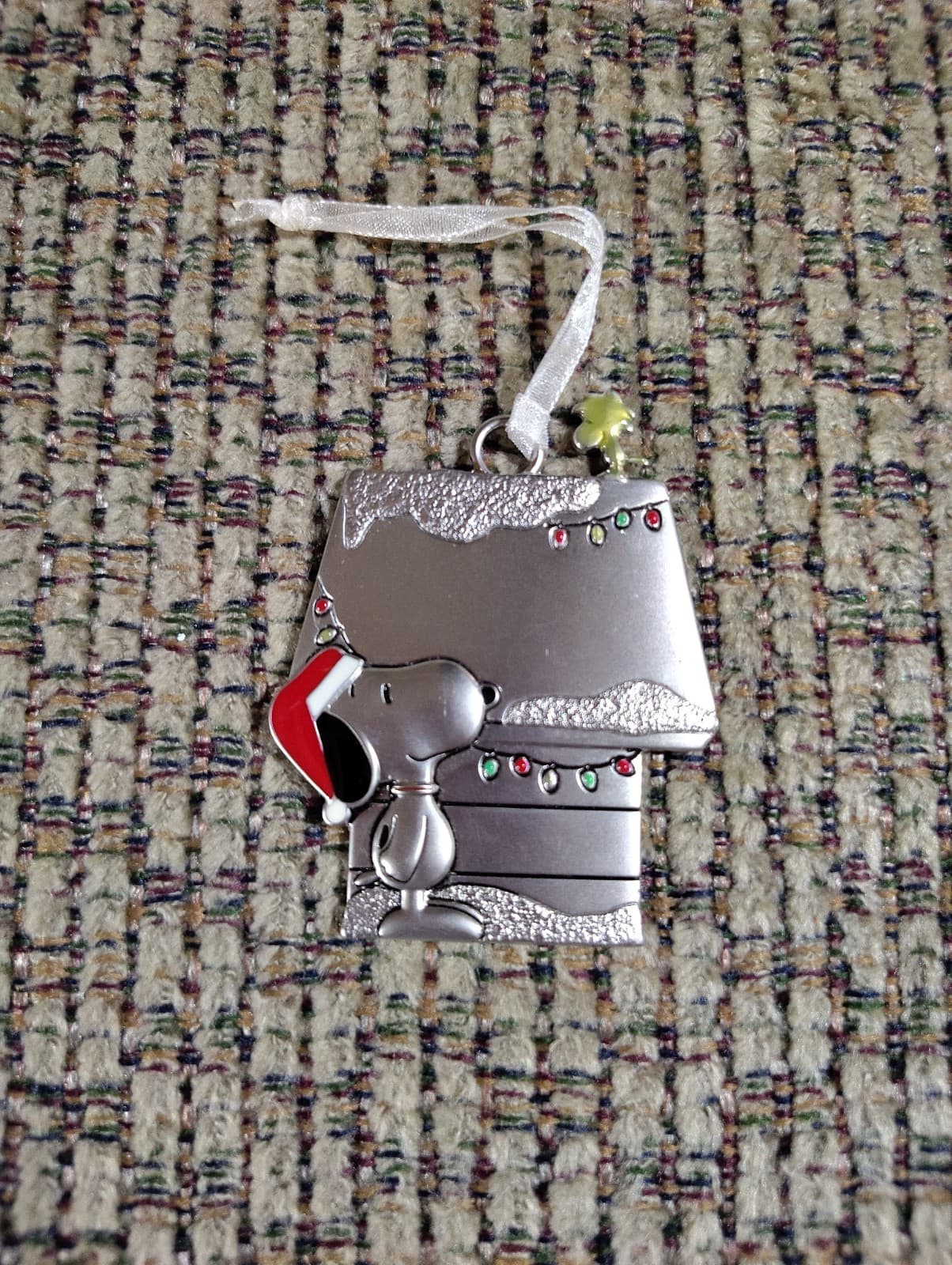 Snoopy Santa Woodstock Doghouse Peanuts metal Christmas Ornament