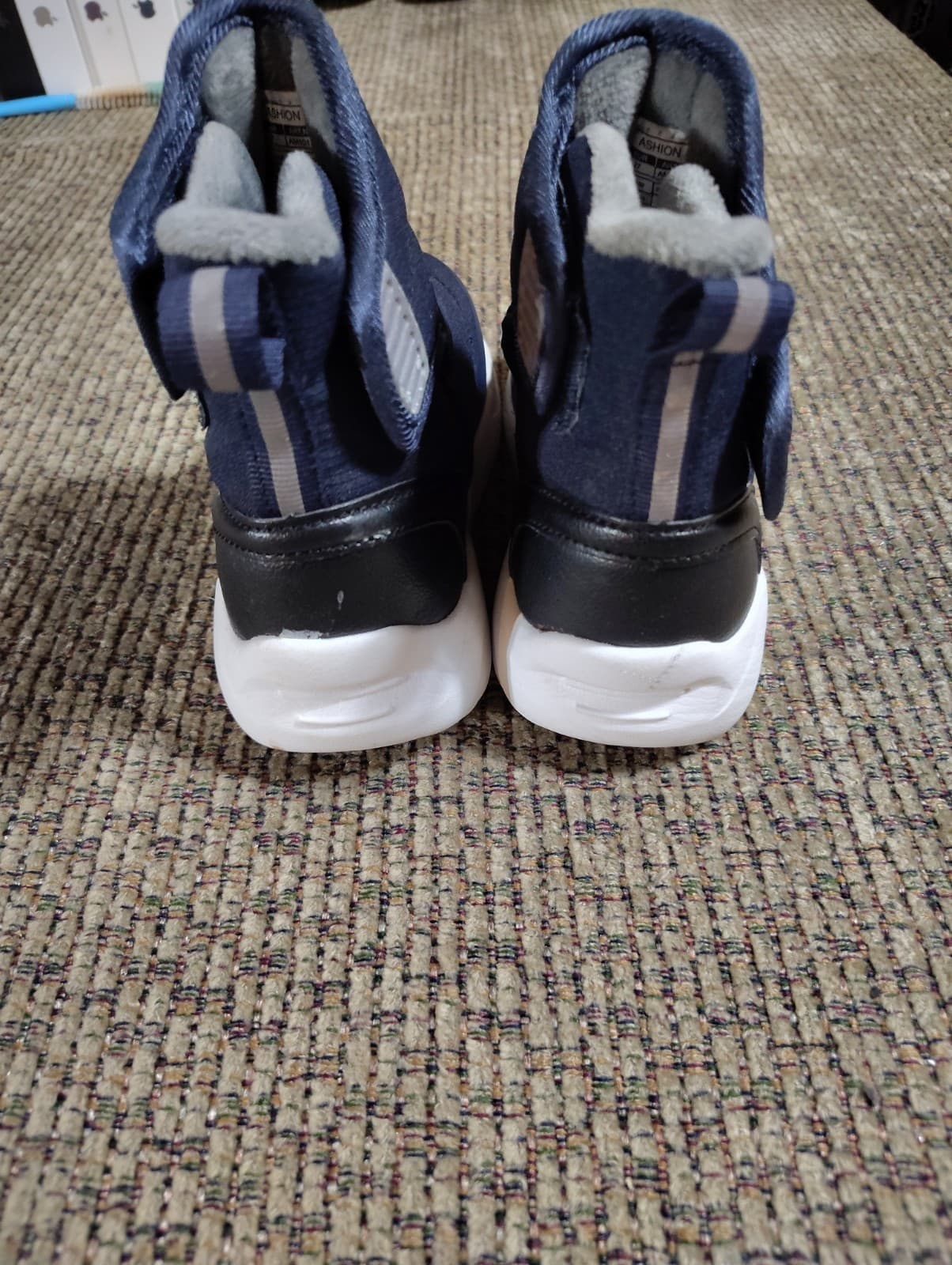 USED Ashion Kids High Top basketball shoes,Black/Gold/White EU 27 US 10 Toddler - Thumbnail 6