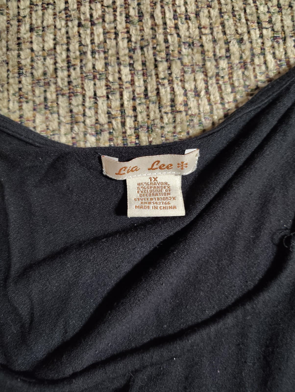 Lia Lee Size 1X Blouse Womens Black Scoop Neck Long Sleeve Style TR35-02x - Thumbnail 4