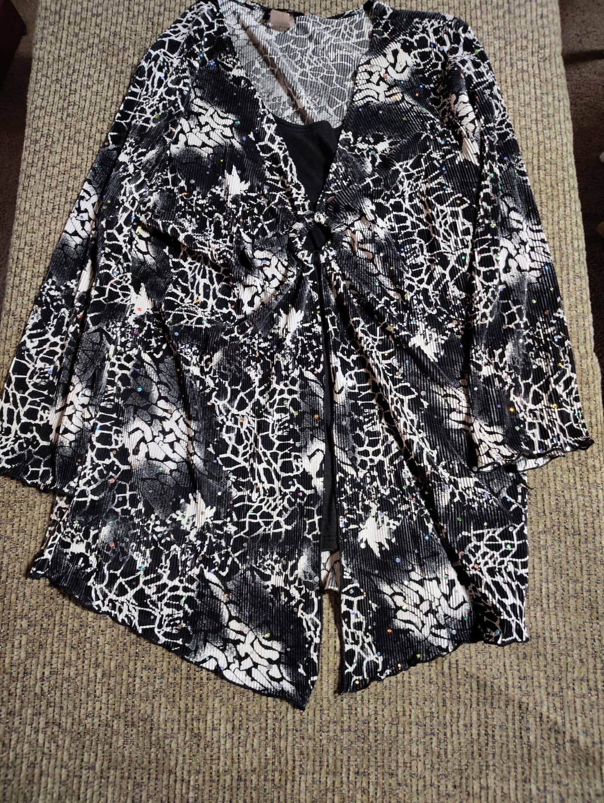Brittany Black long sleeve lightweight V-neck Silver sparkle Glitter design M