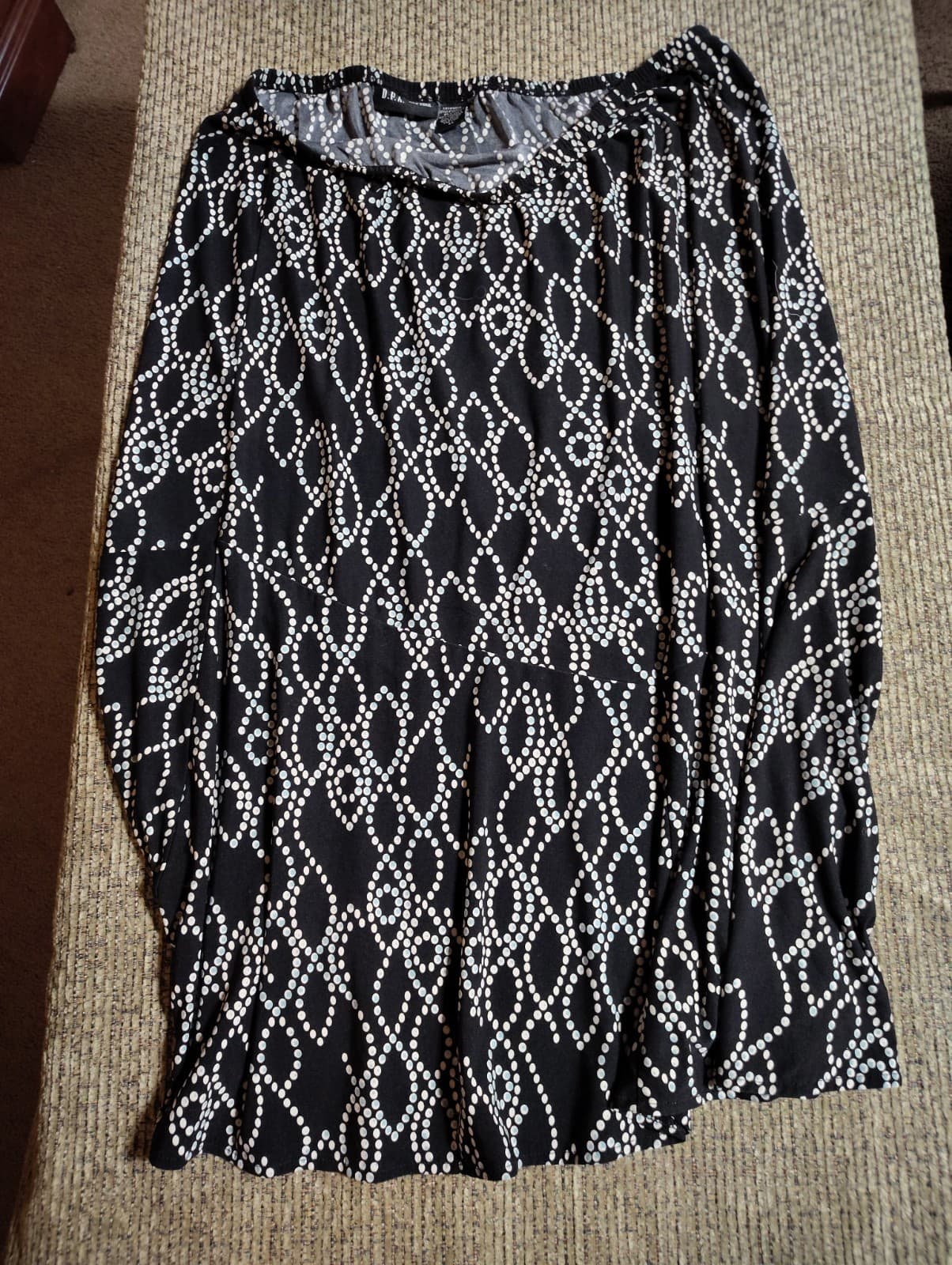 D.F.A Woman stretch printed Stretch Knee length sz 2XL casual NWOT