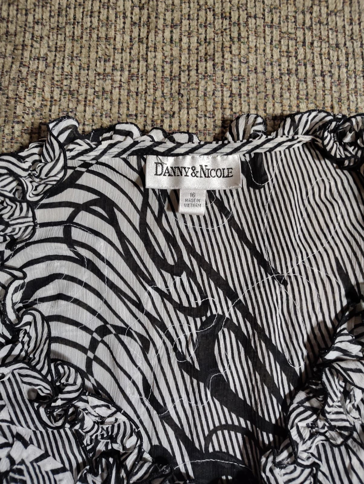 DANNY & NICOLE SHRUG JACKET ABSTRACT RUFFLE SEMI SHEER SIZE 16 3/4 SLEEVE - Thumbnail 4