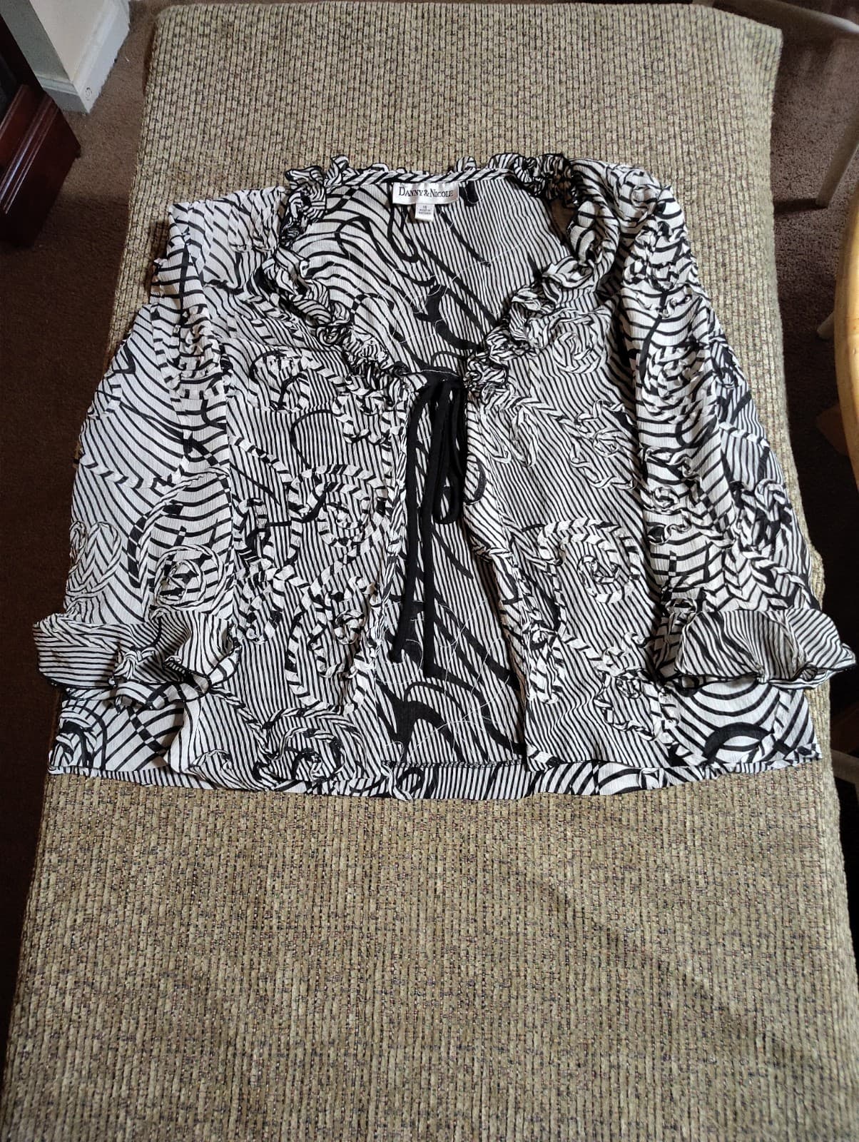 DANNY & NICOLE SHRUG JACKET ABSTRACT RUFFLE SEMI SHEER SIZE 16 3/4 SLEEVE