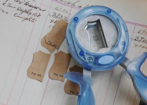 Fiskars 100310-1001 Jenni Bowlin Squeeze Punch, Jenni's Label, Large - Thumbnail 2