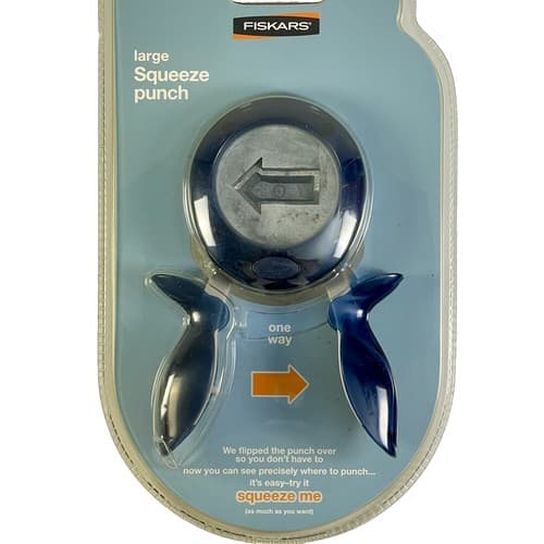 Fiskars® Clover Medium Easy Squeeze Punch in Green | Michaels® - Thumbnail 2