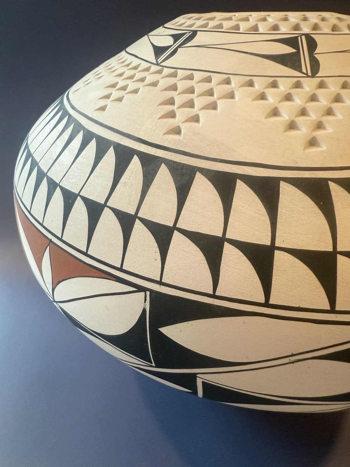 Isleta Pueblo Pottery Vase Vintage Native American, Signed ML - Thumbnail 4