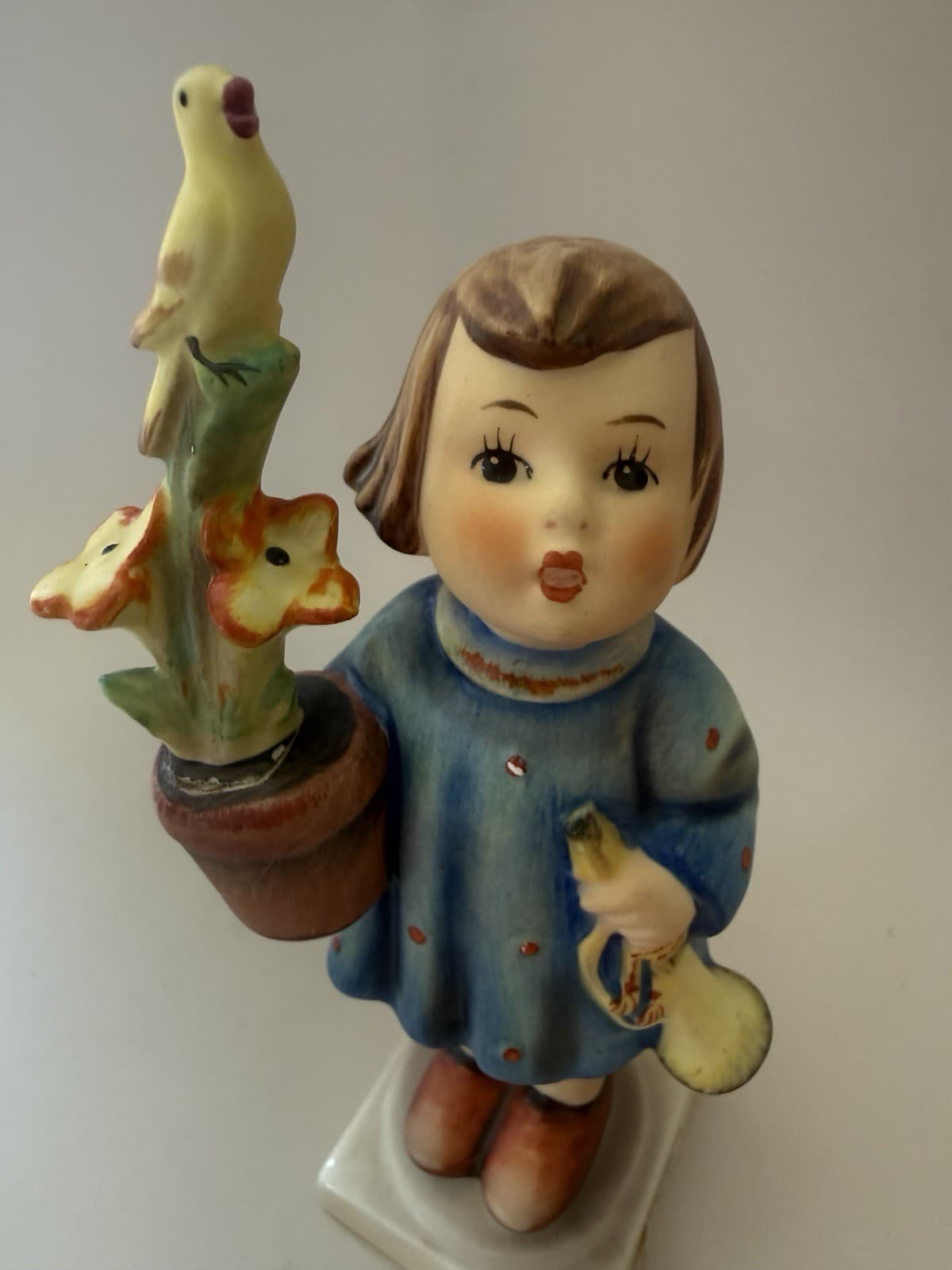 Goebel Hummel "Congratulations" Ceramic Figurine - Thumbnail 3
