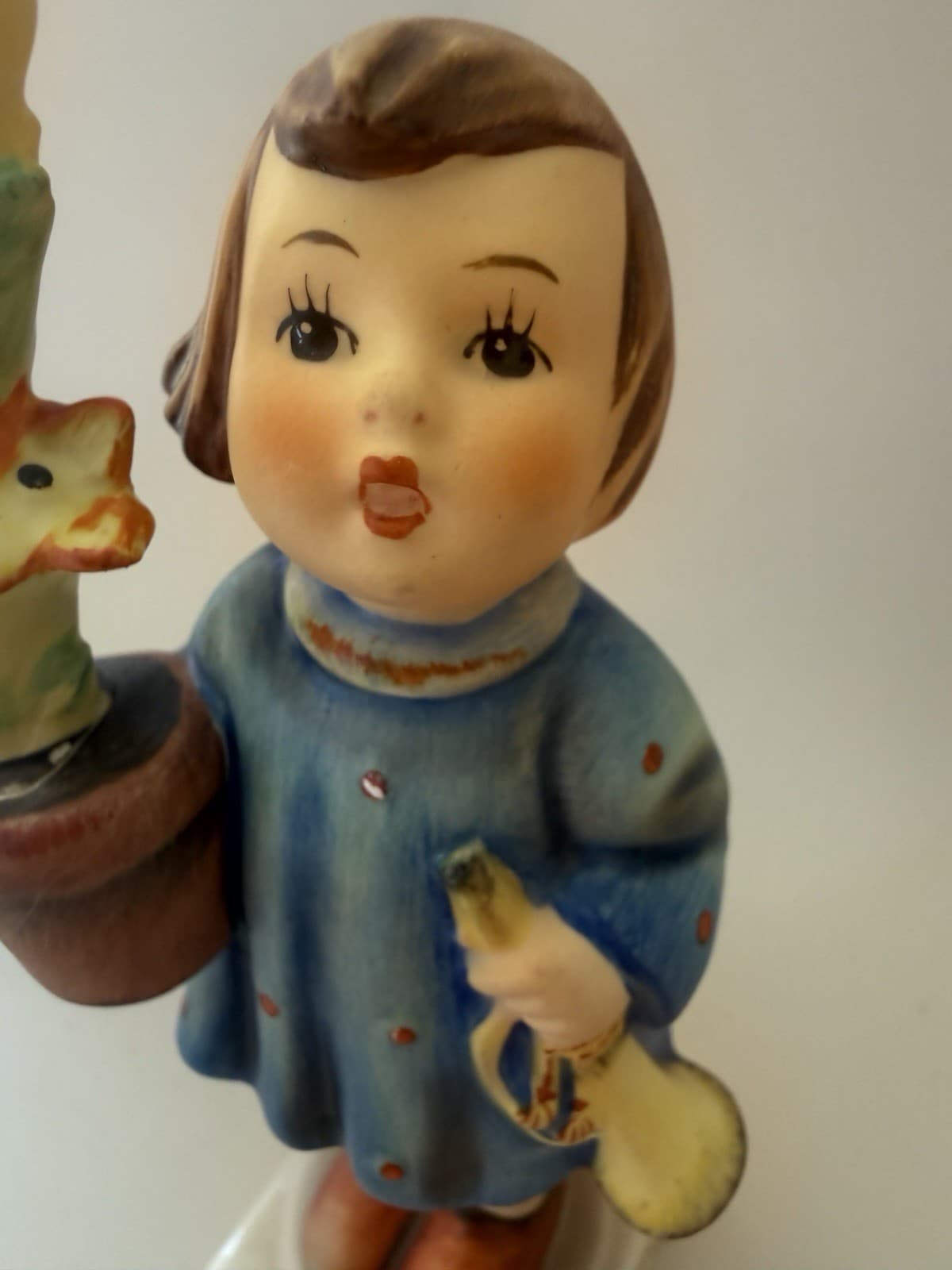 Goebel Hummel "Congratulations" Ceramic Figurine - Thumbnail 4