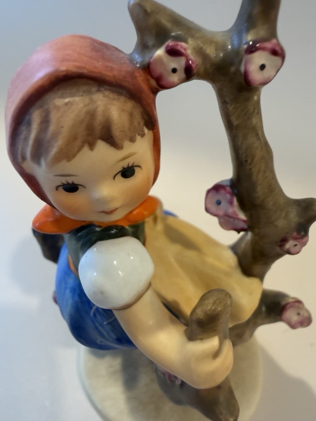 Goebel Hummel Figurine “Apple Tree Girl" - Thumbnail 3