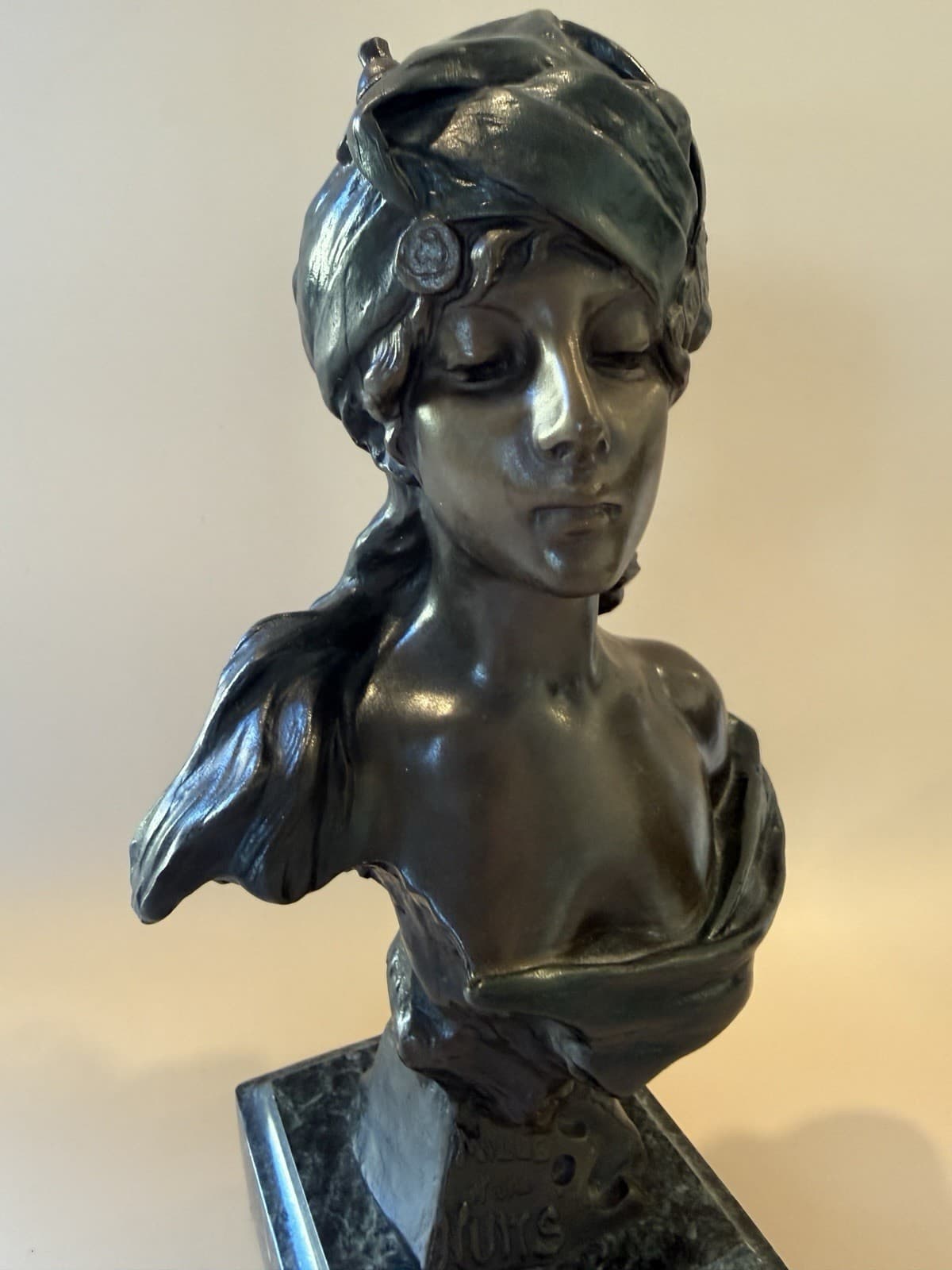 Vintage Bronze Bust Sculpture "Mlle et une Nuits" by Emmanuel Villanis - Thumbnail 2