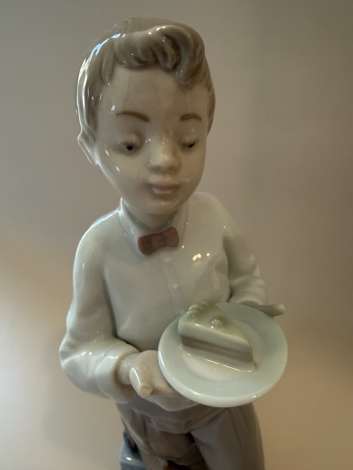 Lladro “Guest of Honor” Porcelain Boy Figurine with Box (Model 5877) - Thumbnail 4