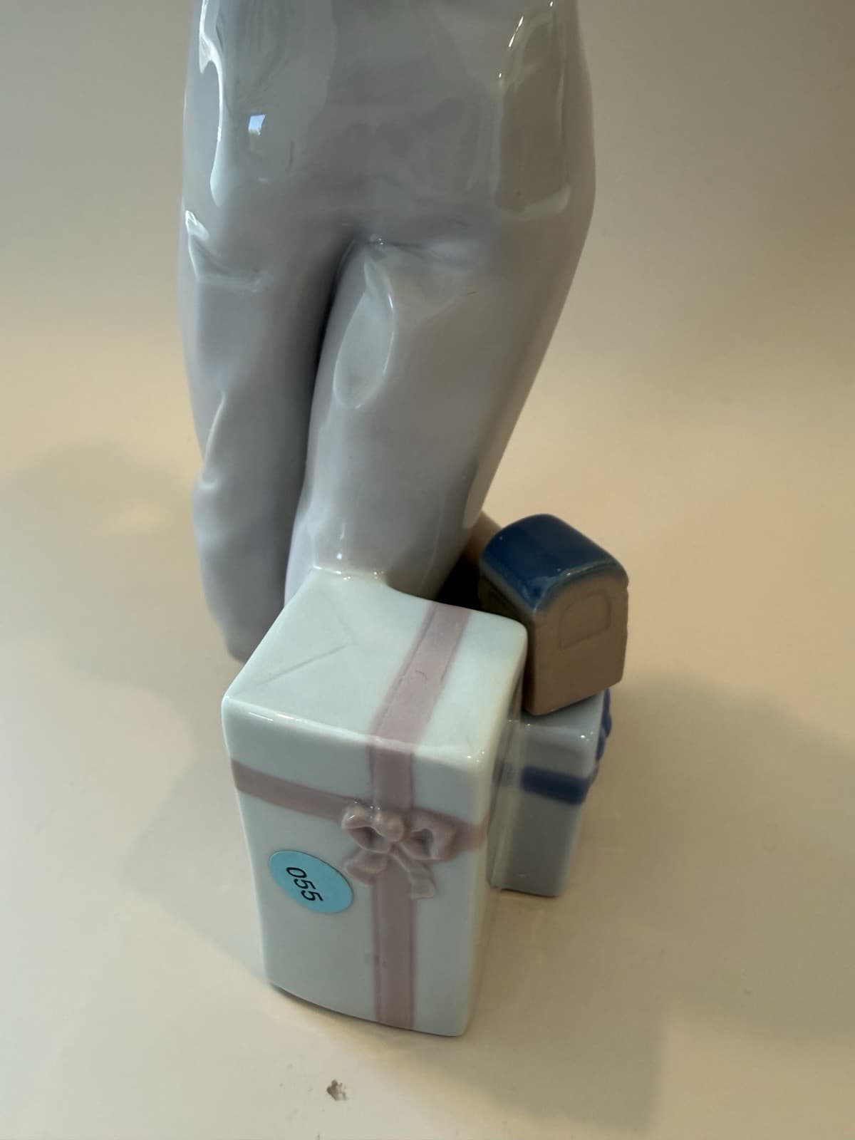 Lladro “Guest of Honor” Porcelain Boy Figurine with Box (Model 5877) - Thumbnail 9