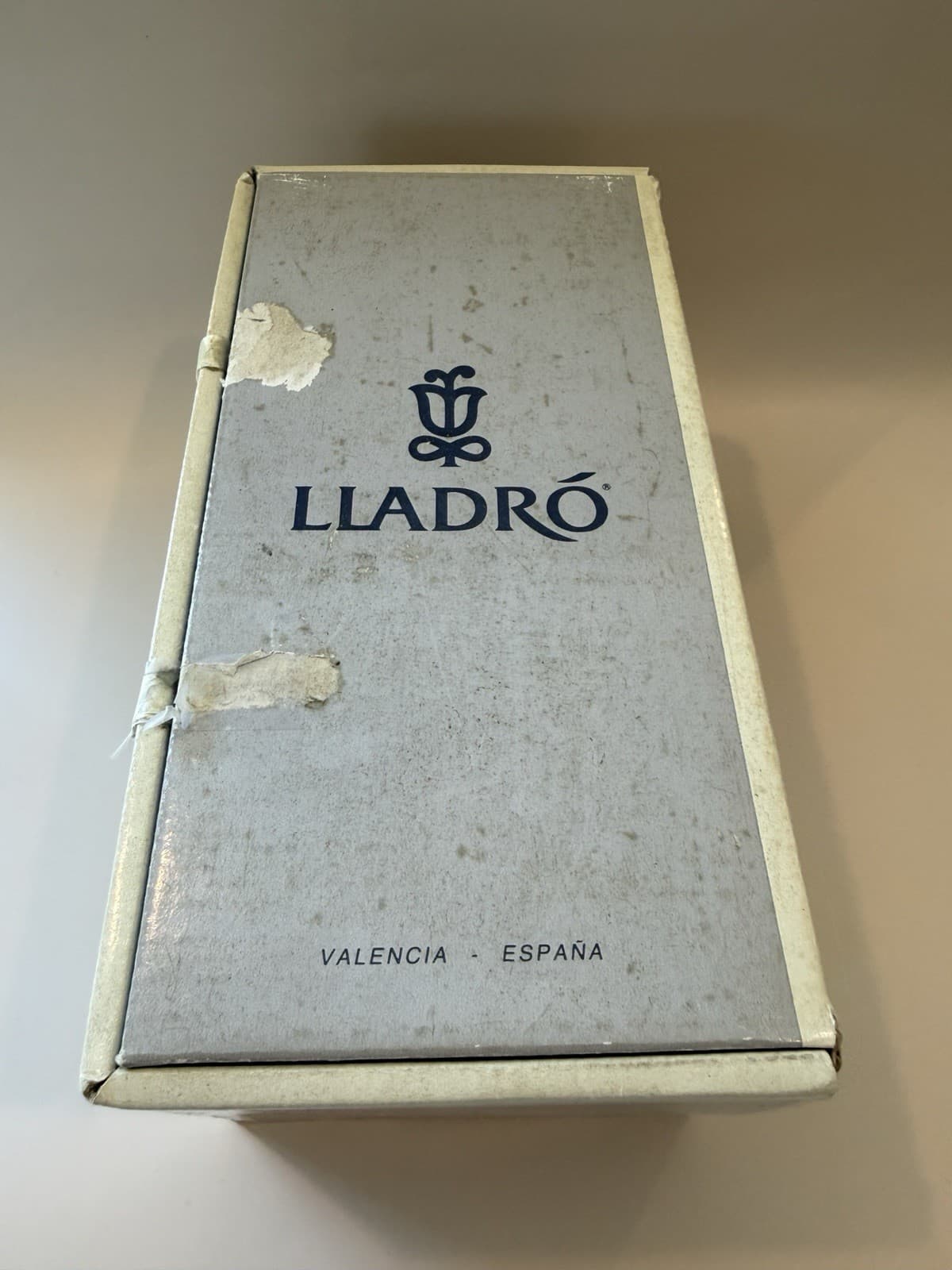 Lladro “Guest of Honor” Porcelain Boy Figurine with Box (Model 5877) - Thumbnail 11