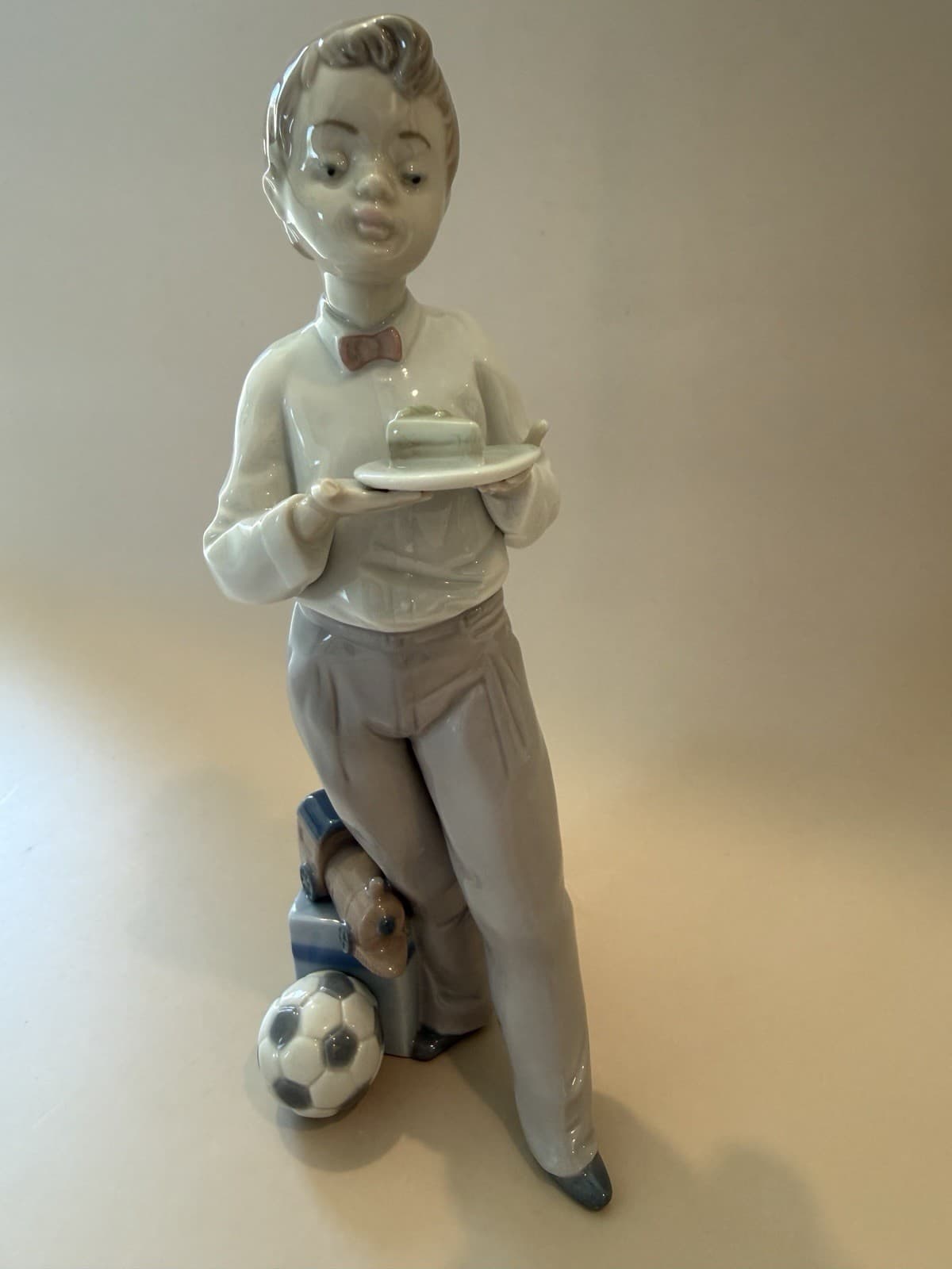 Lladro “Guest of Honor” Porcelain Boy Figurine with Box (Model 5877) - Thumbnail 3