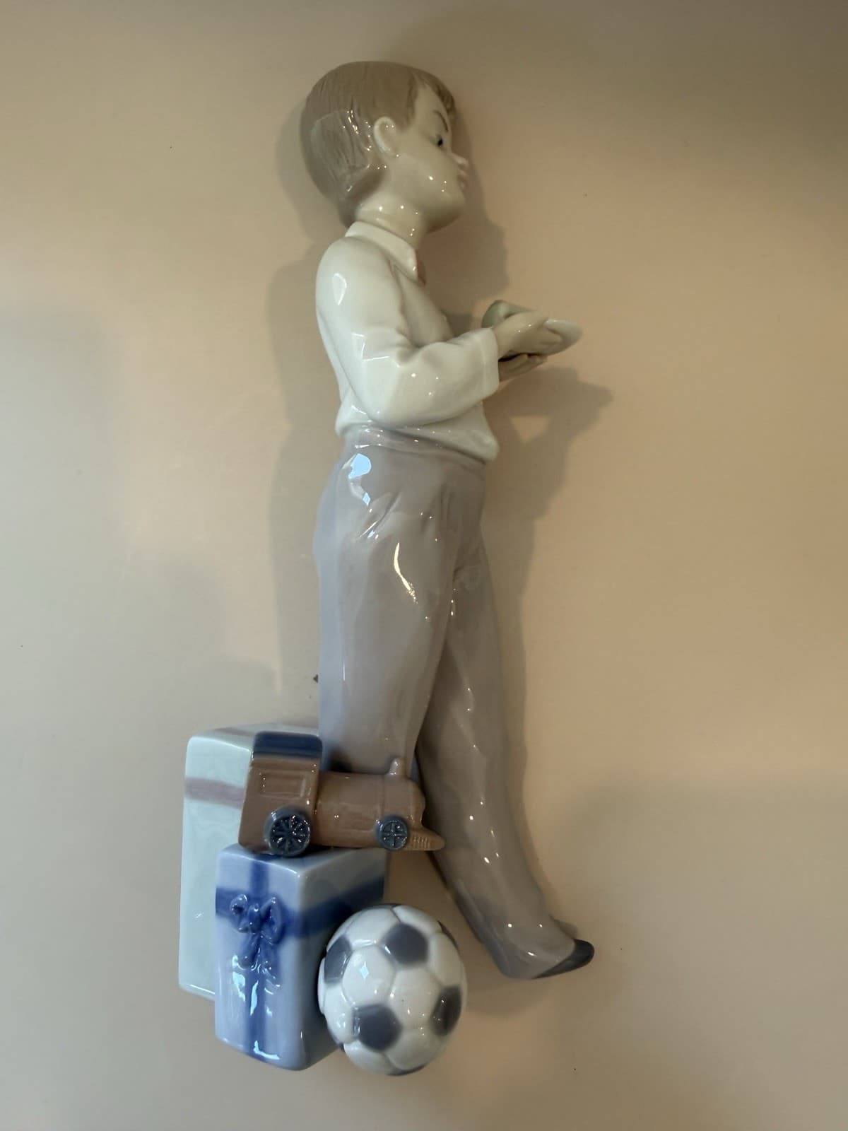 Lladro “Guest of Honor” Porcelain Boy Figurine with Box (Model 5877) - Thumbnail 10