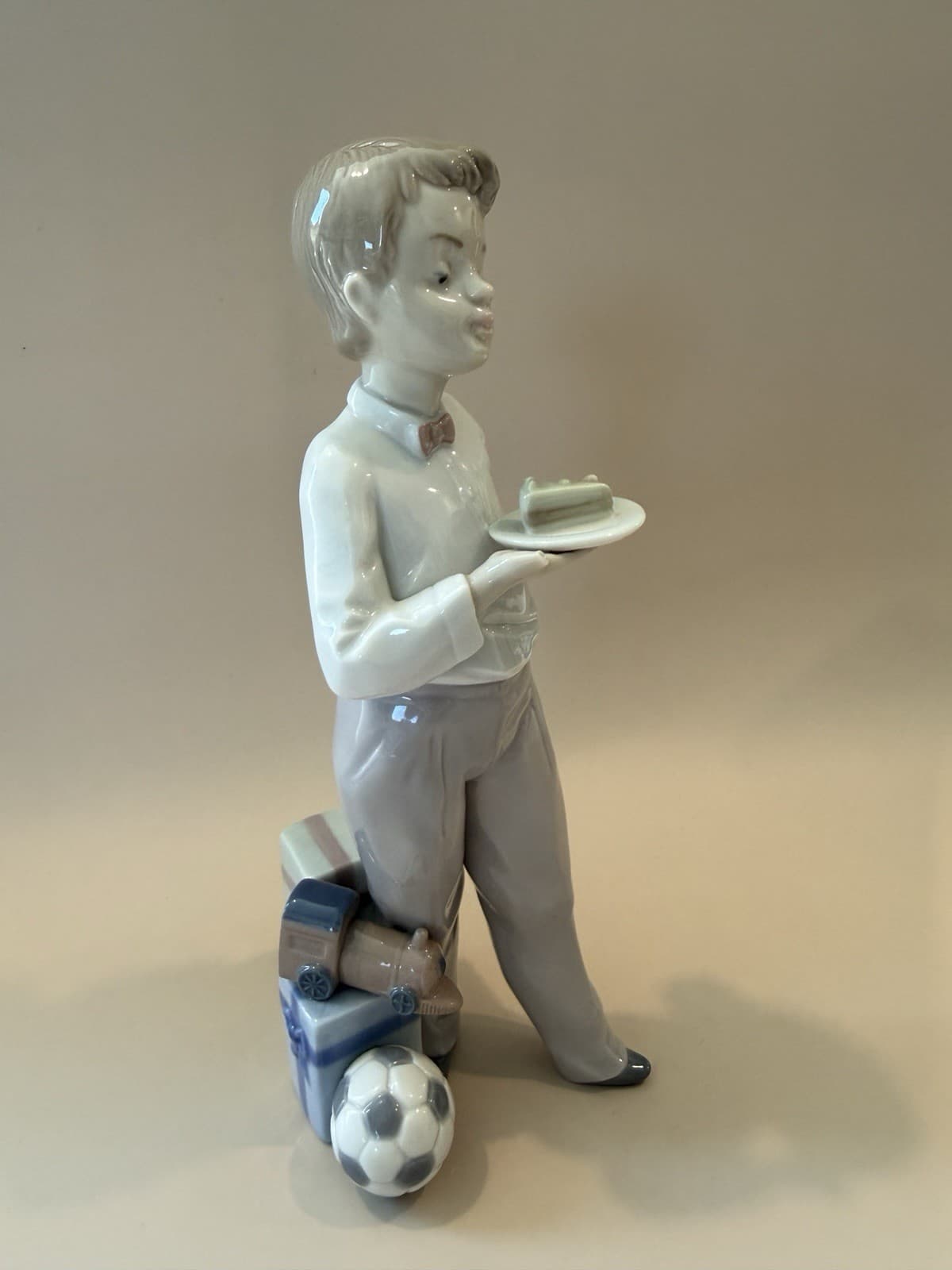 Lladro “Guest of Honor” Porcelain Boy Figurine with Box (Model 5877) - Thumbnail 2
