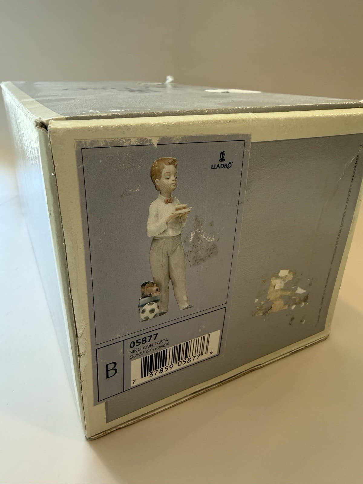 Lladro “Guest of Honor” Porcelain Boy Figurine with Box (Model 5877) - Thumbnail 12