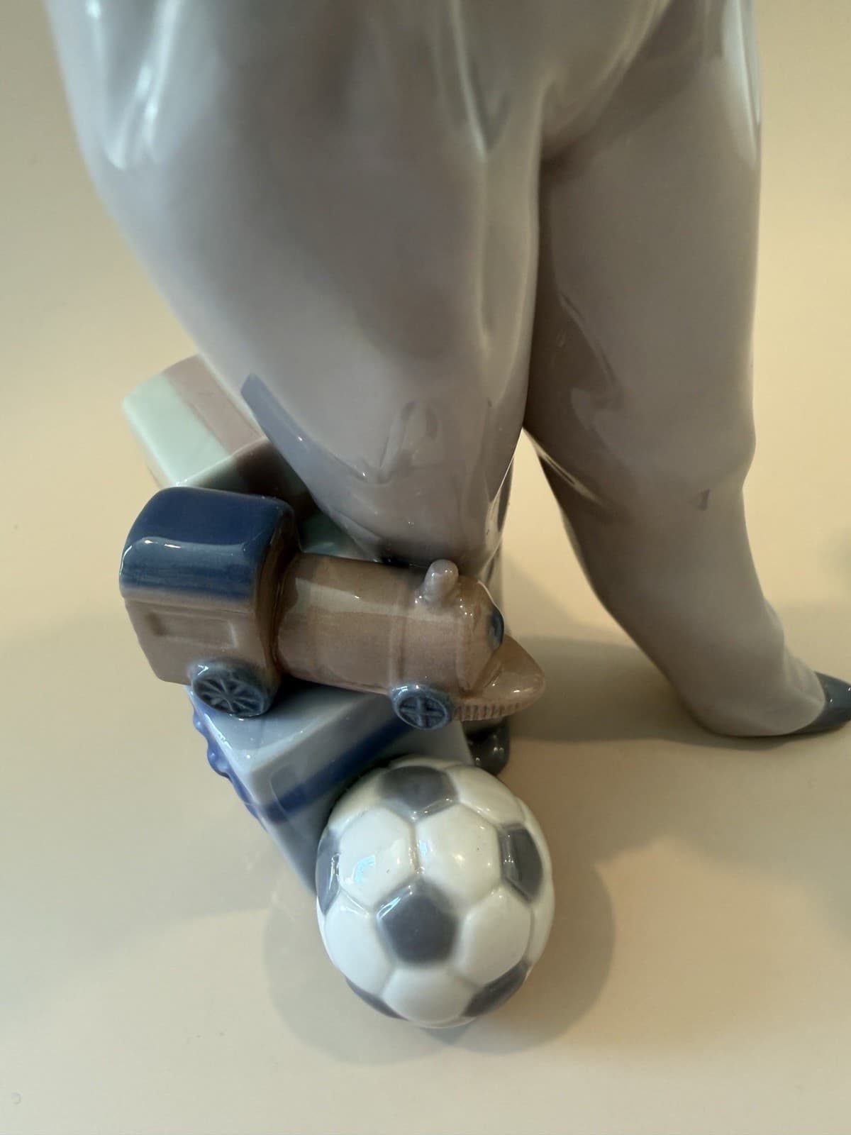 Lladro “Guest of Honor” Porcelain Boy Figurine with Box (Model 5877) - Thumbnail 6