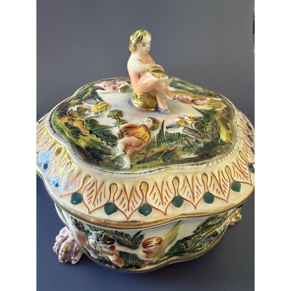 Vintage Italian Capodimonte Porcelain Lidded Box, Estate Find - Thumbnail 2