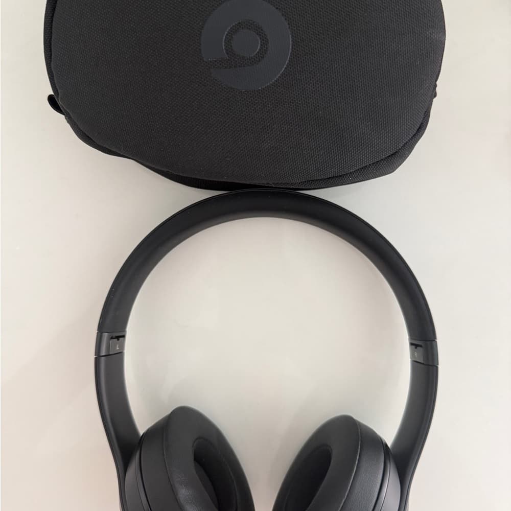 Beats Solo3 Wireless Headphones - Black - Thumbnail 2
