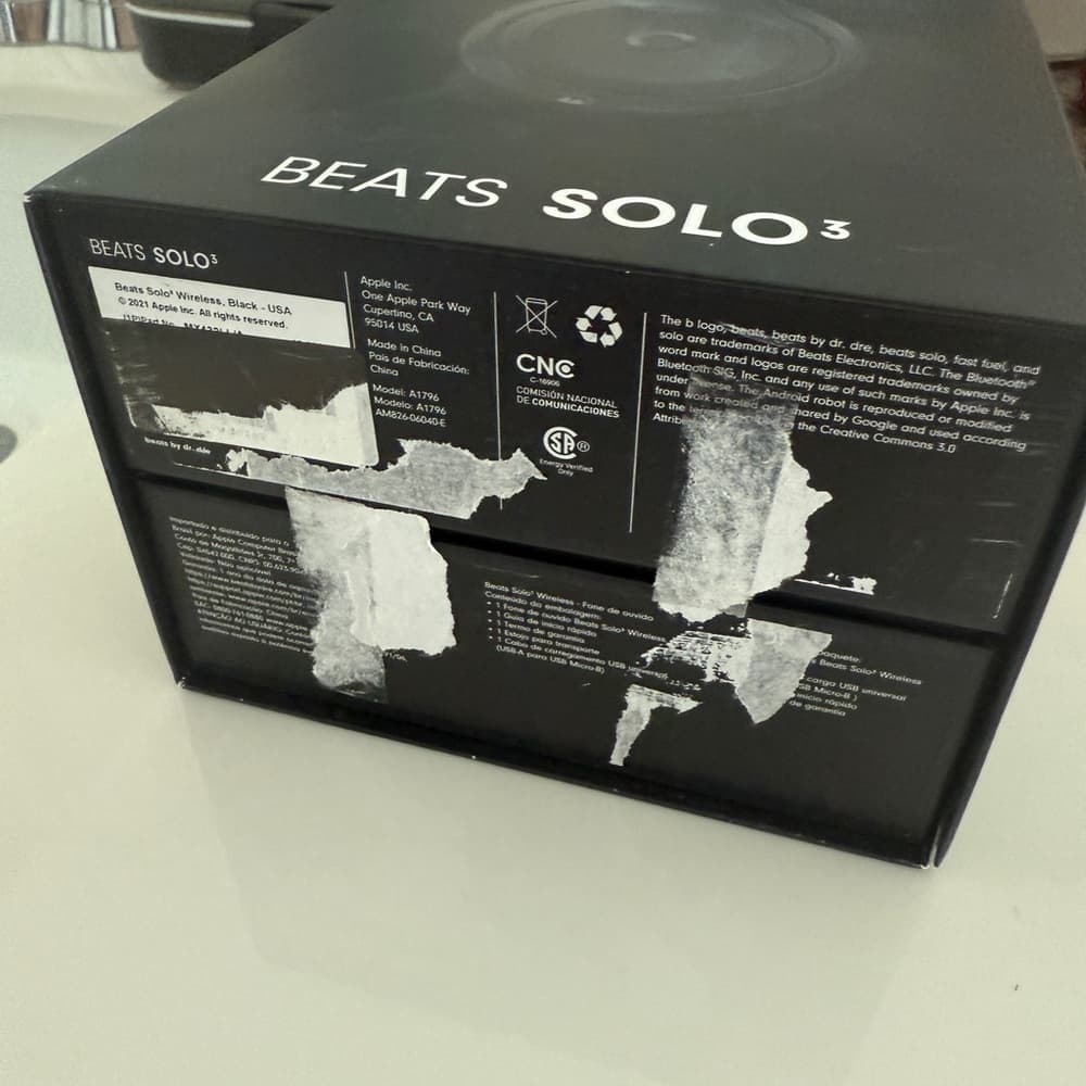 Beats Solo3 Wireless Headphones - Black - Thumbnail 4