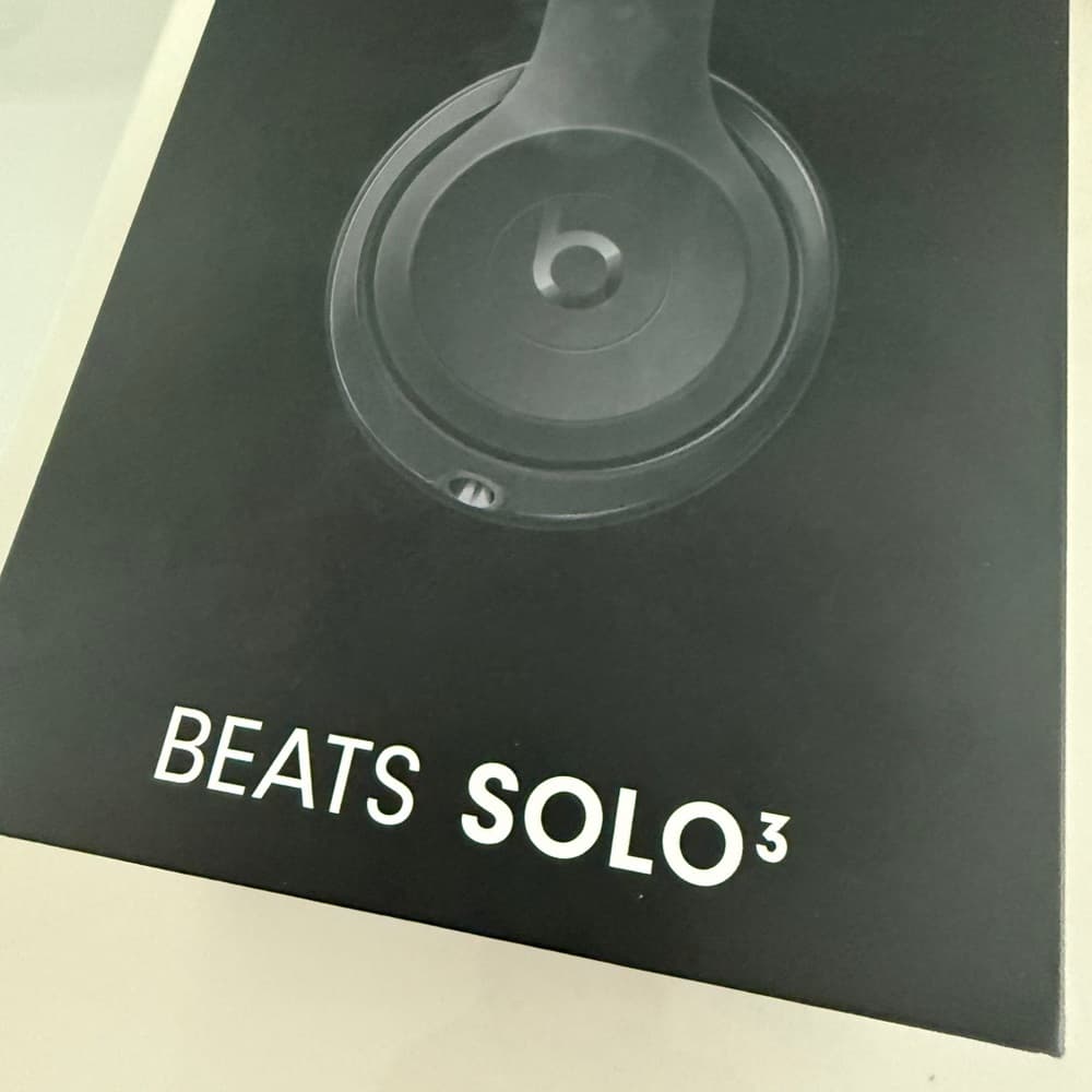 Beats Solo3 Wireless Headphones - Black - Thumbnail 5