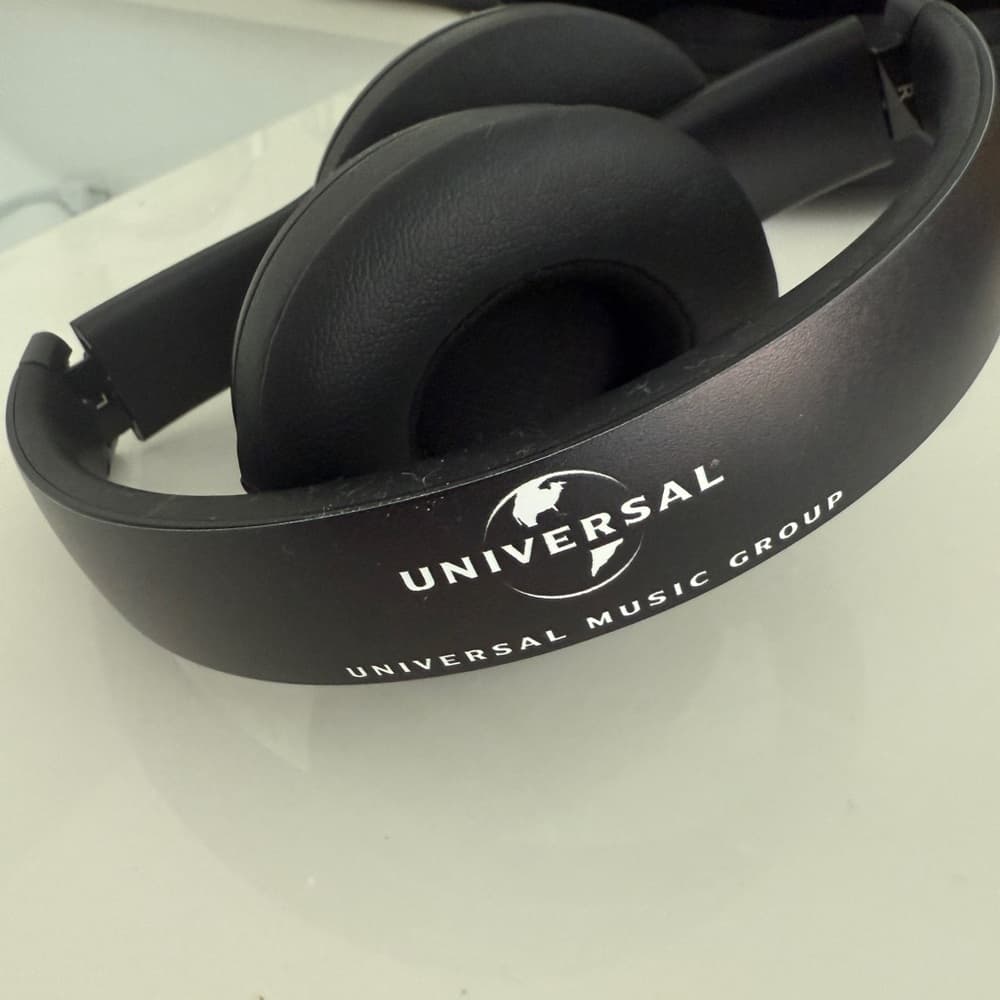 Beats Solo3 Wireless Headphones - Black - Thumbnail 6