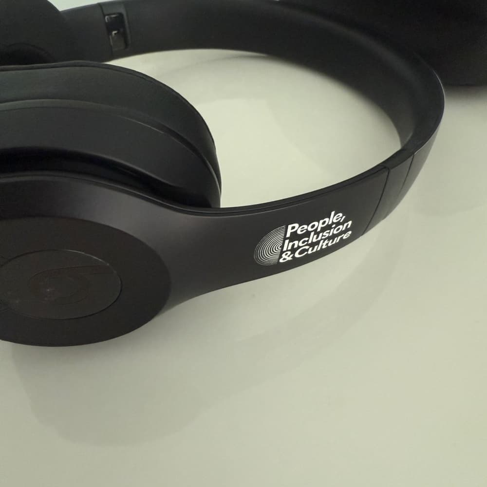 Beats Solo3 Wireless Headphones - Black - Thumbnail 7
