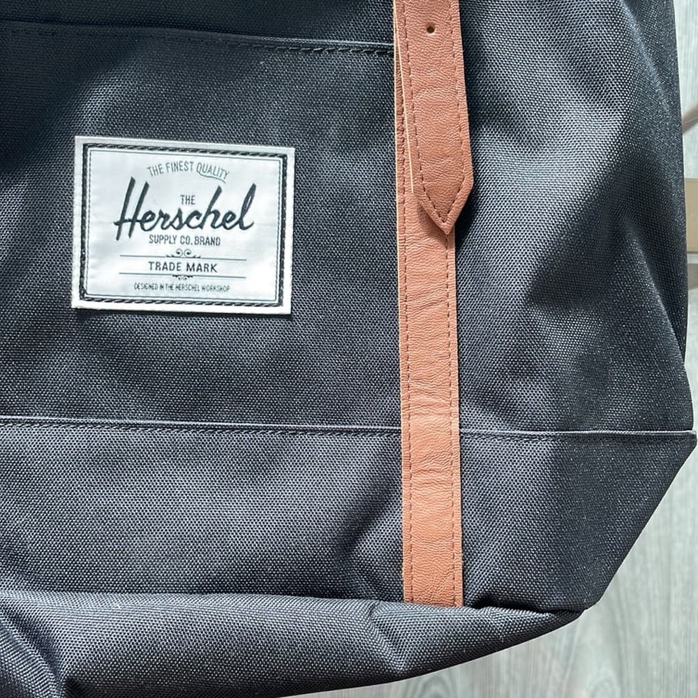 Herschel Retreat Backpack in Black - Thumbnail 2