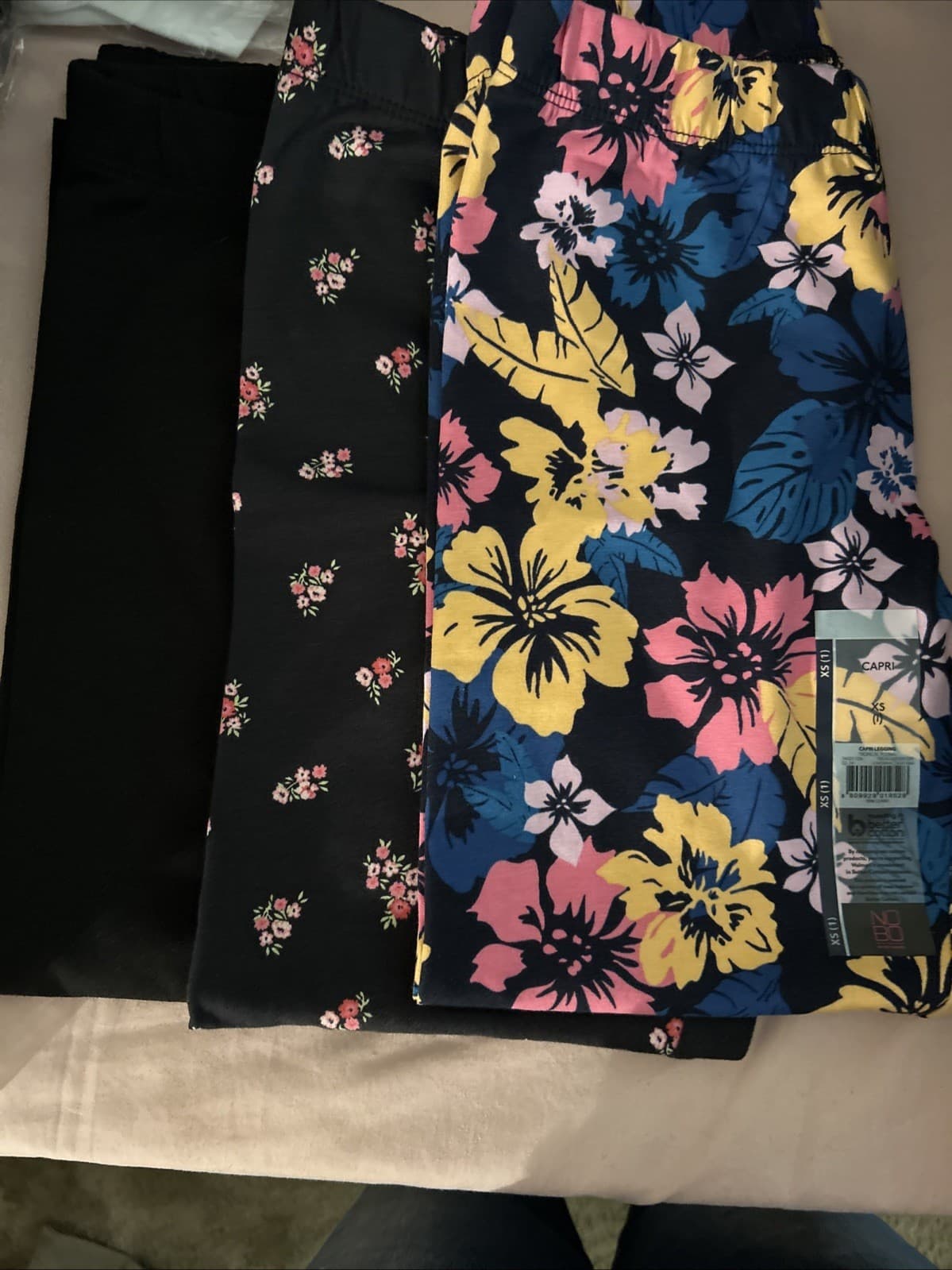 Girls 3 Pack Capris NWT Size XS (1) No Boundaries - Thumbnail 4