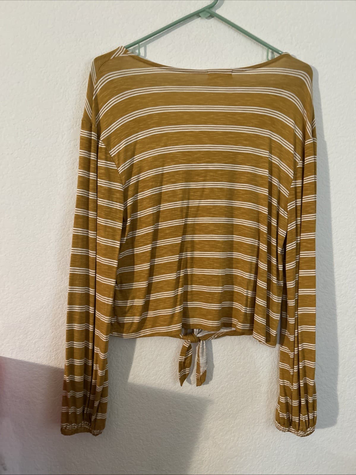 Women’s Large Top Gold Color Nwot Eye Shadow - Thumbnail 3