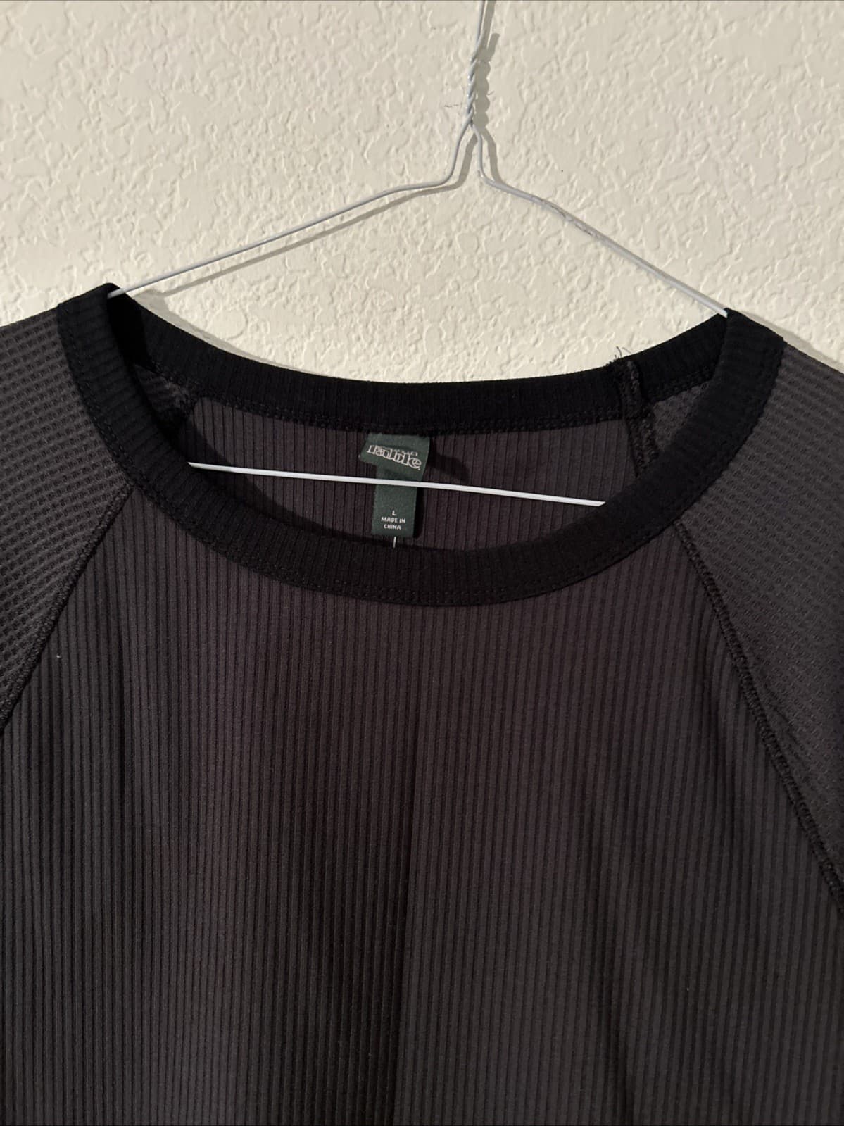 Wild Fable Womens T-Shirt Cropped Short Sleeve Grey Trimmed In Black Size Large - Thumbnail 2