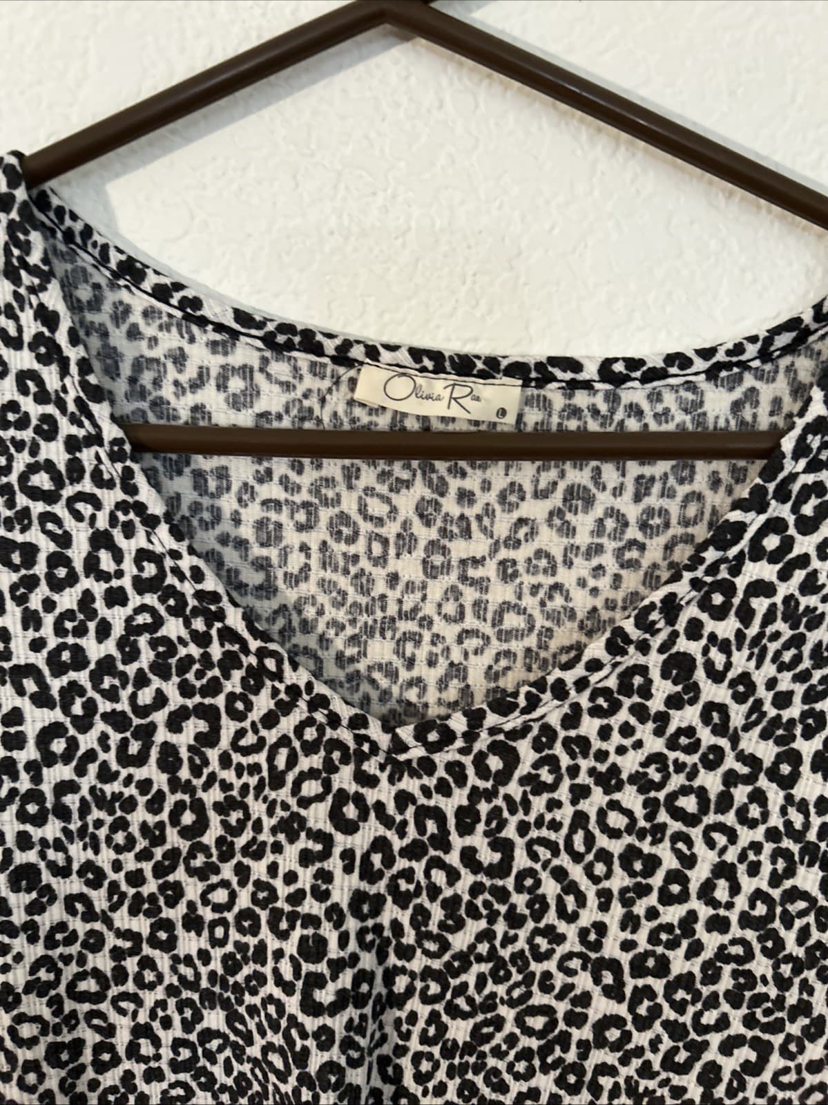Women’s Large Top Short Sleeve Olivia Rae NWOT - Thumbnail 2