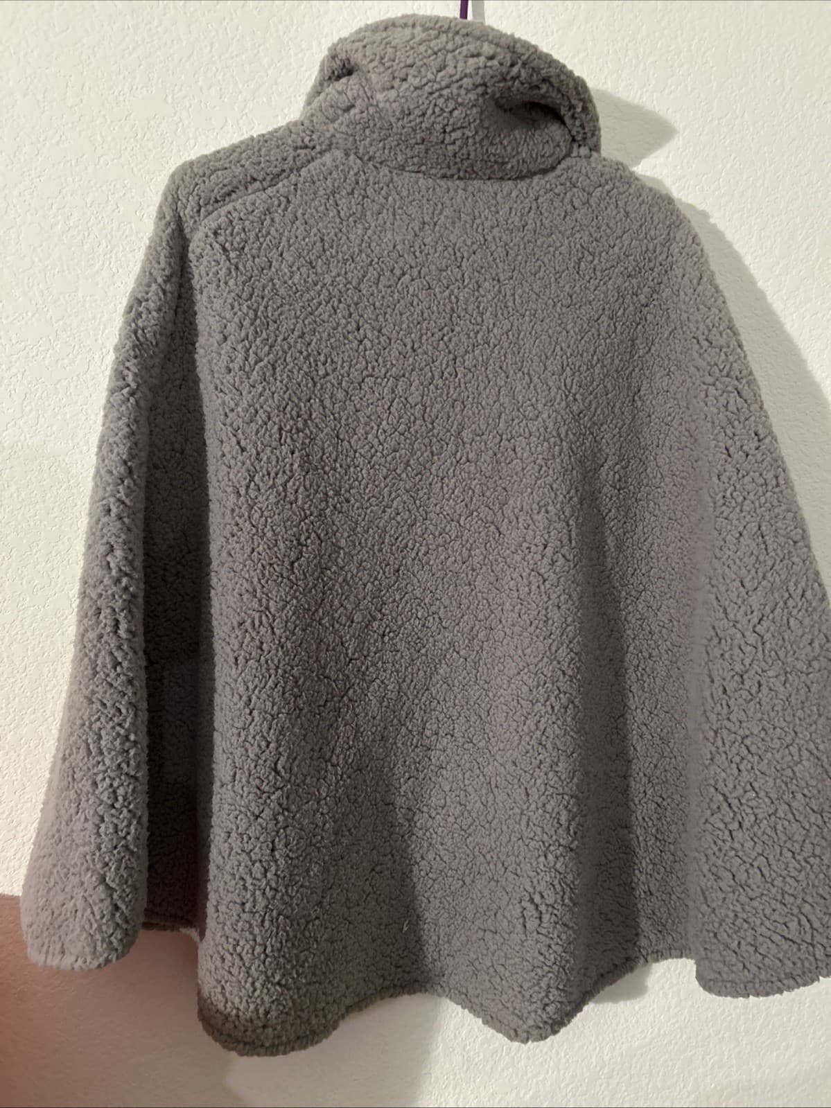 David And Young Vegan Faux Fur Gray Pullover NWT One Size Fits Most - Thumbnail 3