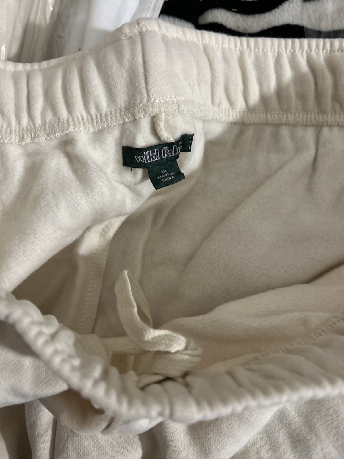 Women’s Light Beige Butterfly 1X Sweat Pants NWT Wild Fable - Thumbnail 6