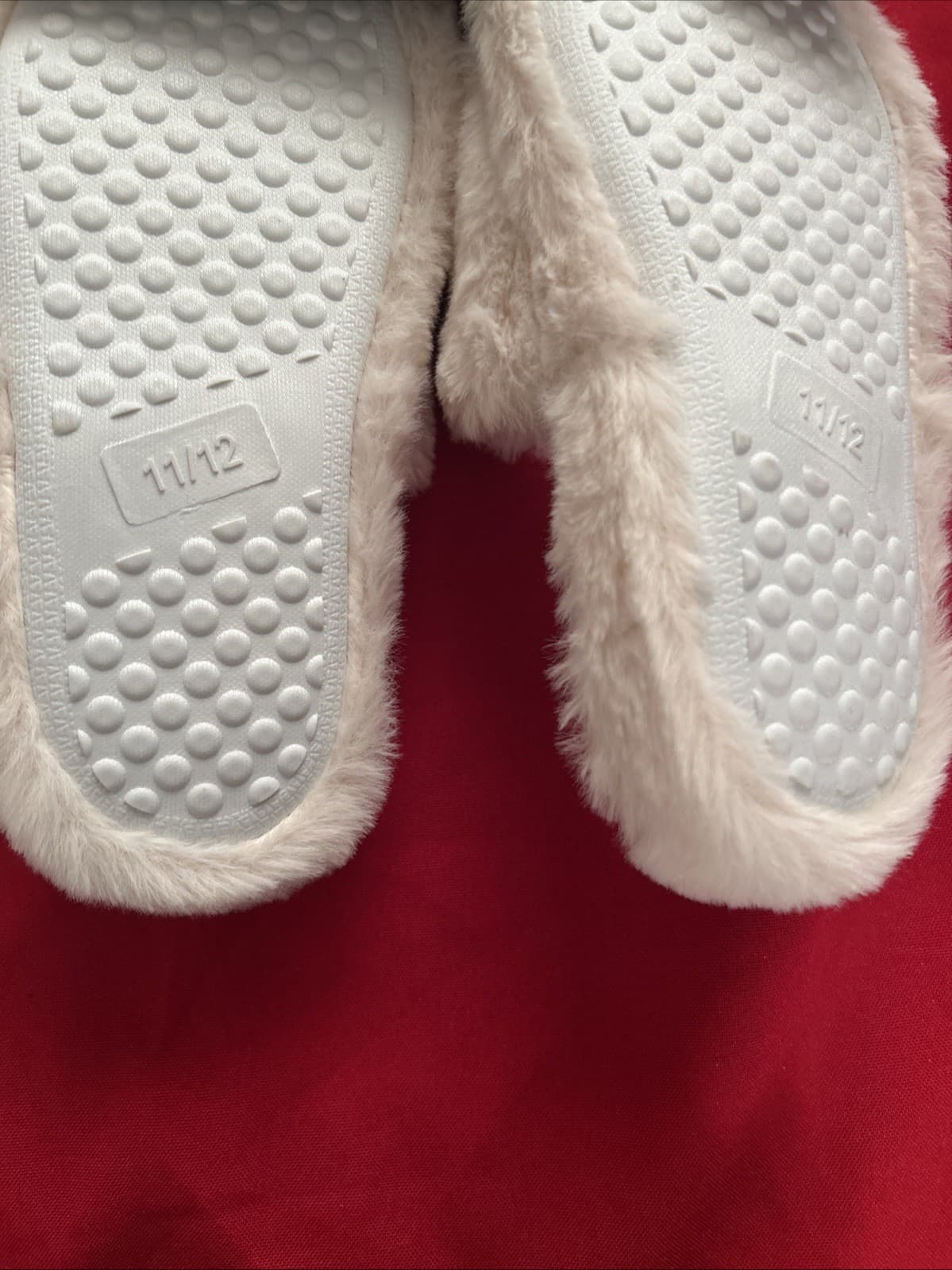 Girls Bebe Slippers Small 11/12 NWT Ivory - Thumbnail 3