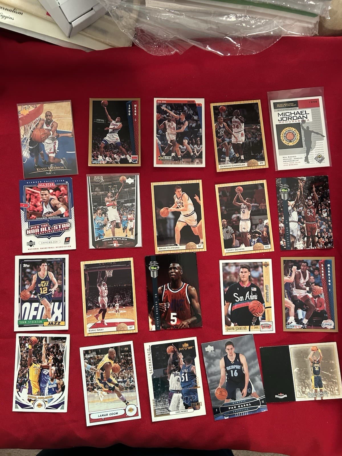 Lot Of 33 NBA Basketball Trading Cards 90’s - Thumbnail 3