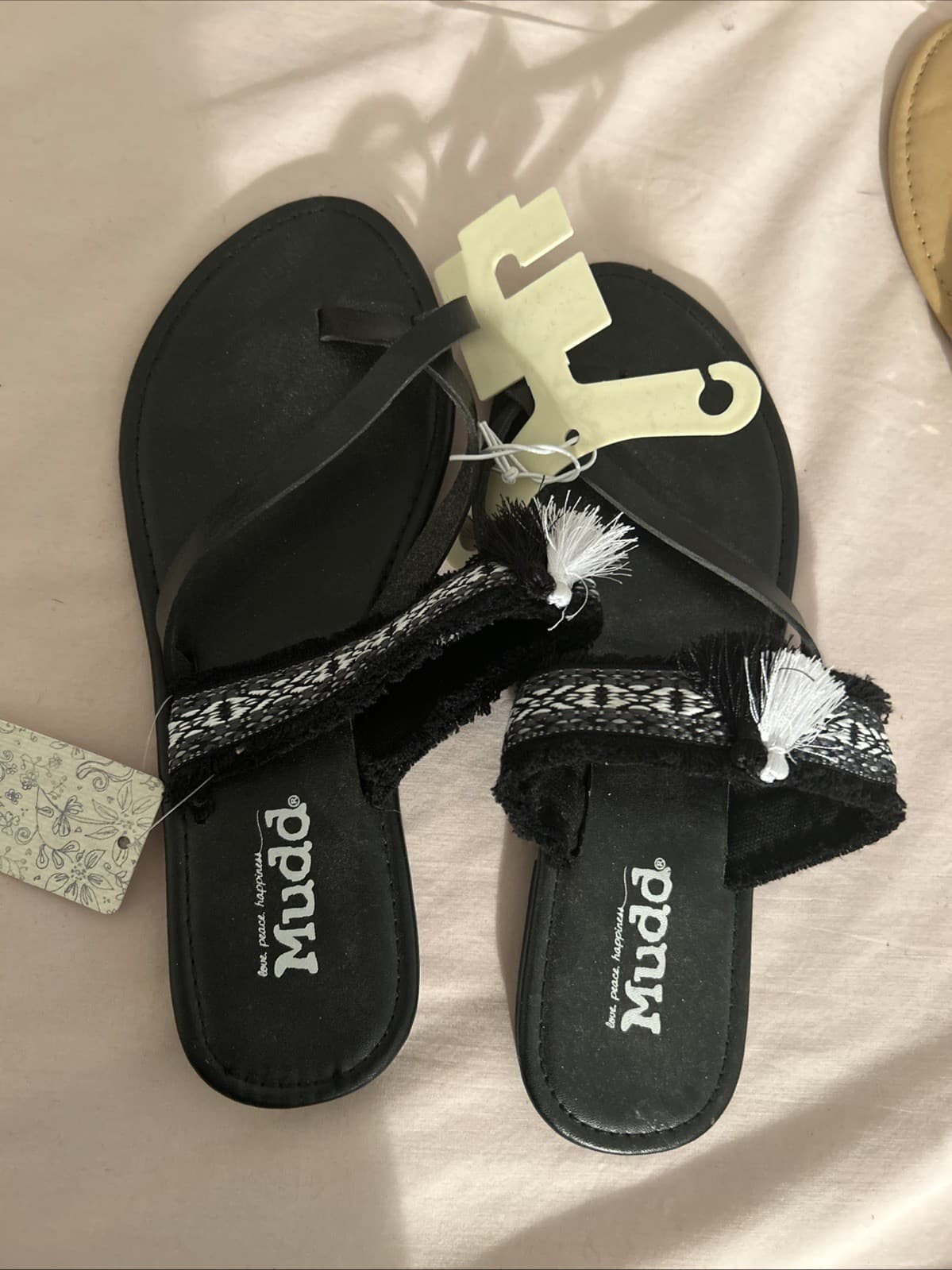Women’s Mudd Black and White Sandals With Tassel Medium 7-8 NWT