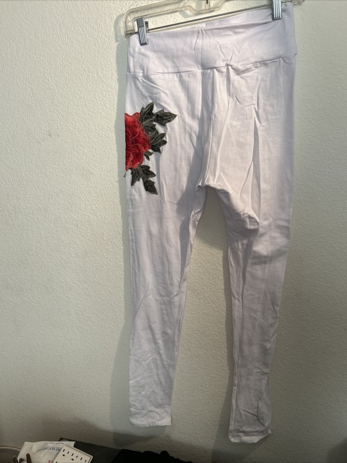 Women’s 2 Piece Outfit NWT White Large - Thumbnail 3