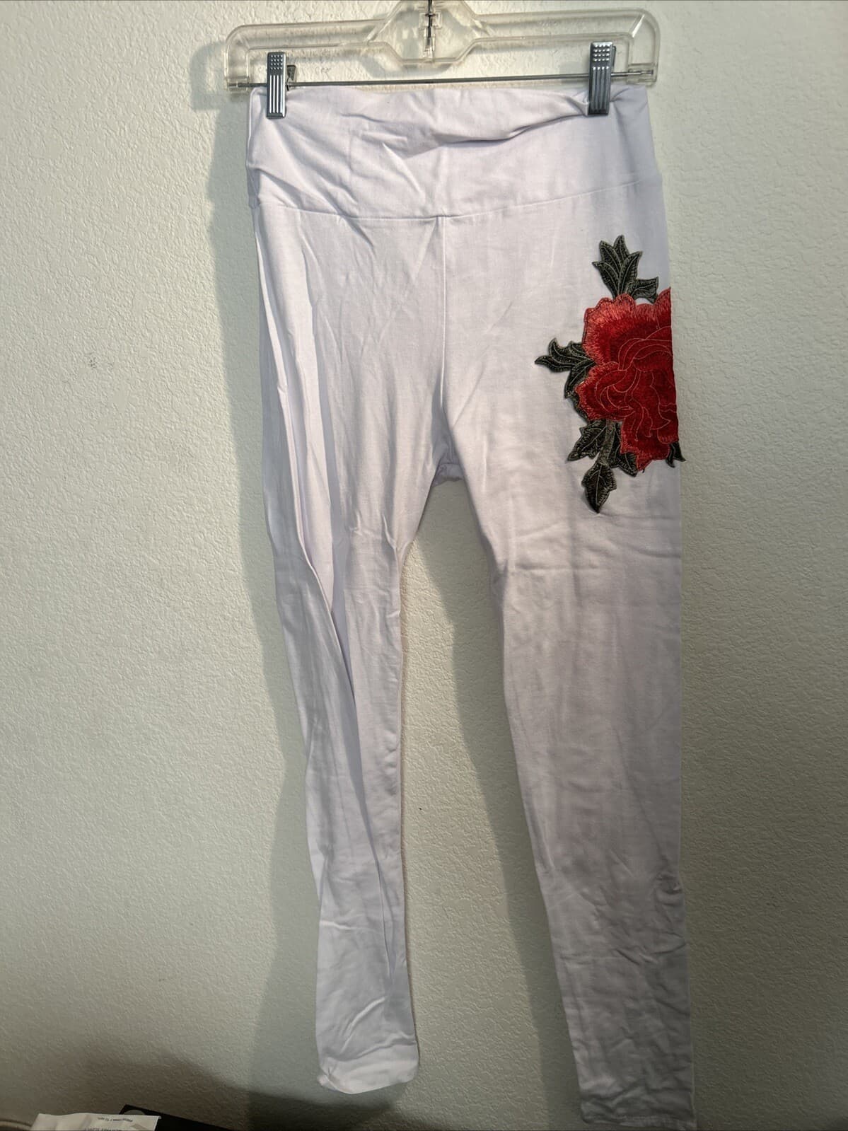 Women’s 2 Piece Outfit NWT White Large - Thumbnail 2