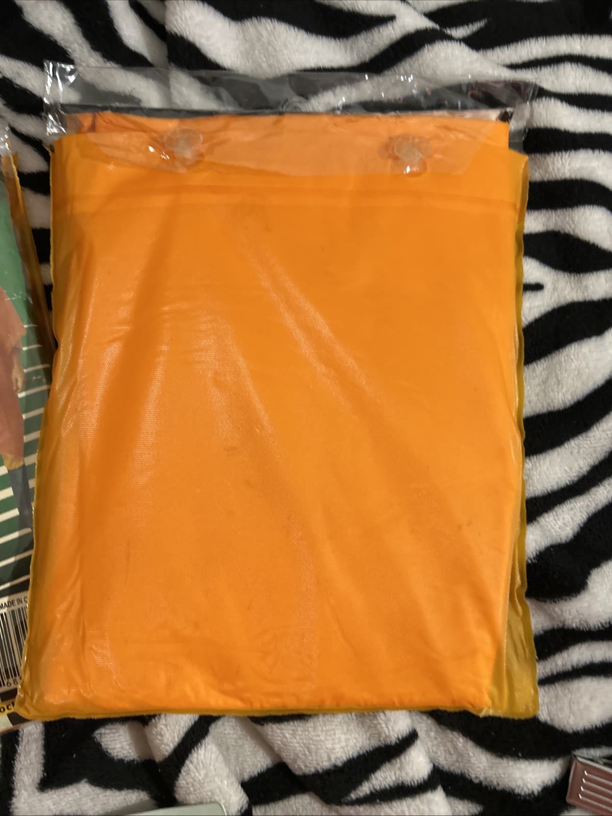 Emergency Poncho - Orange 50x80 New In Pack Lot Of 3 Hawk - Thumbnail 3