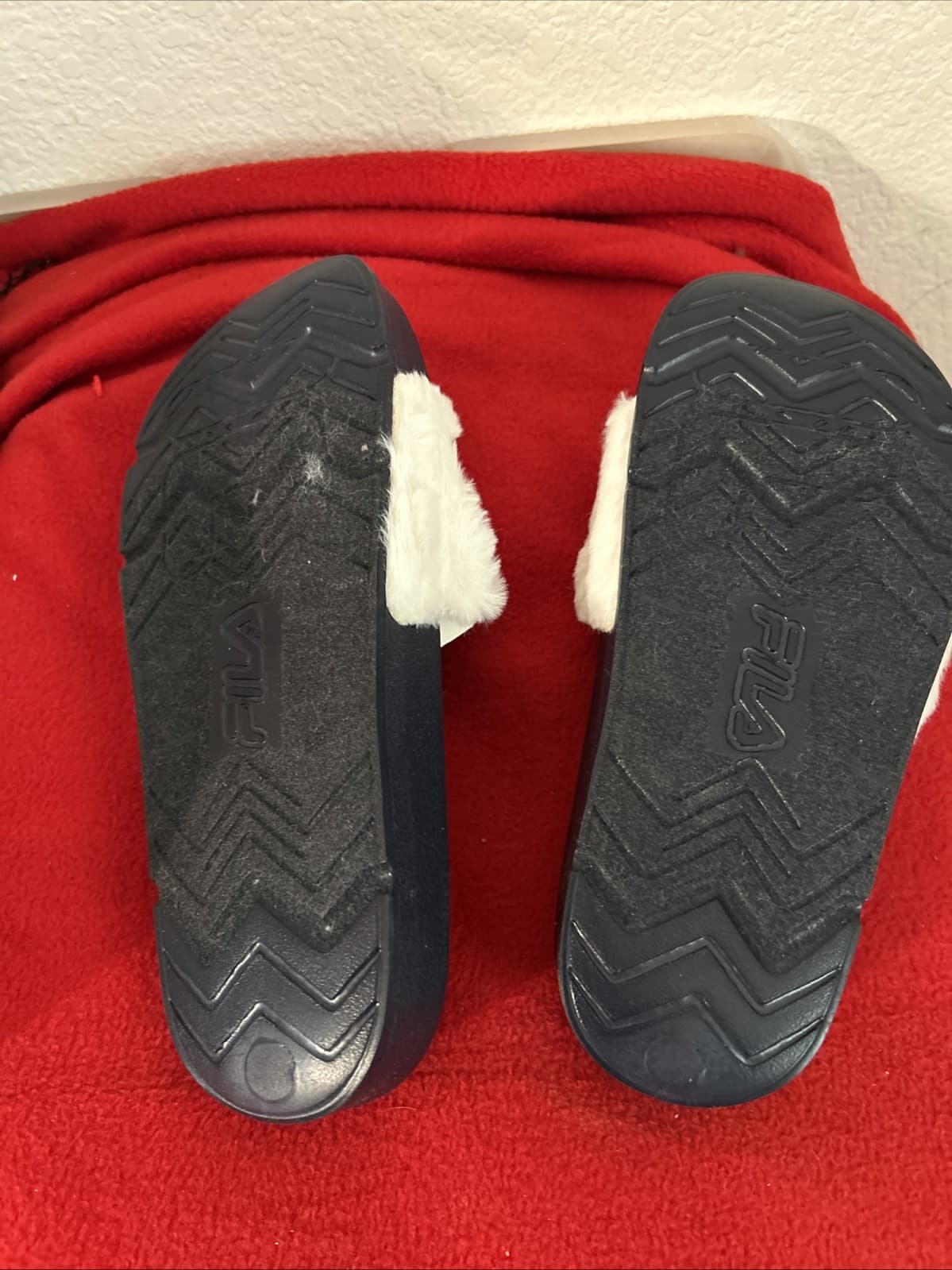 Youth Fila Slides Size 5 New - Thumbnail 5