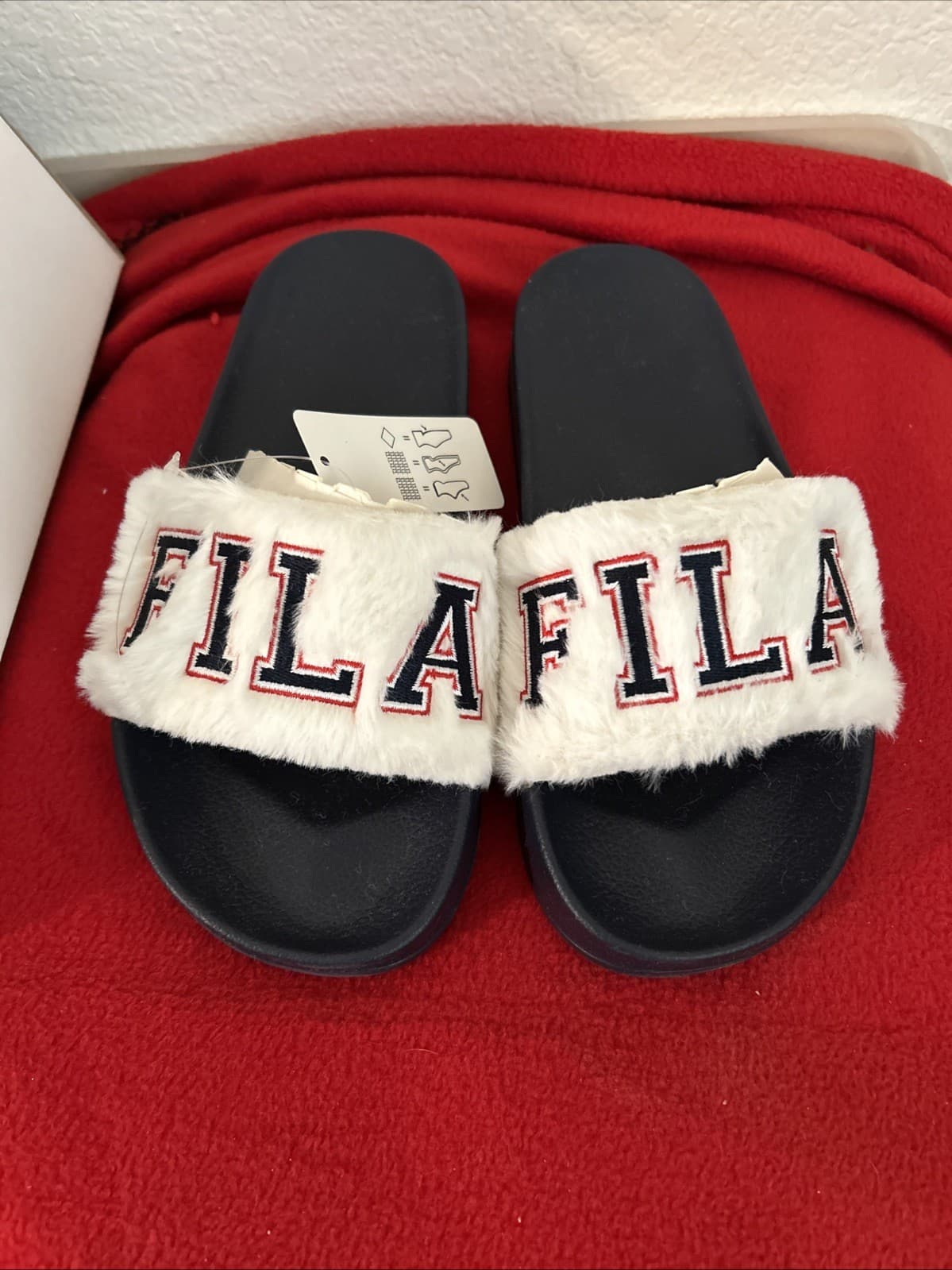 Youth Fila Slides Size 5 New - Thumbnail 2