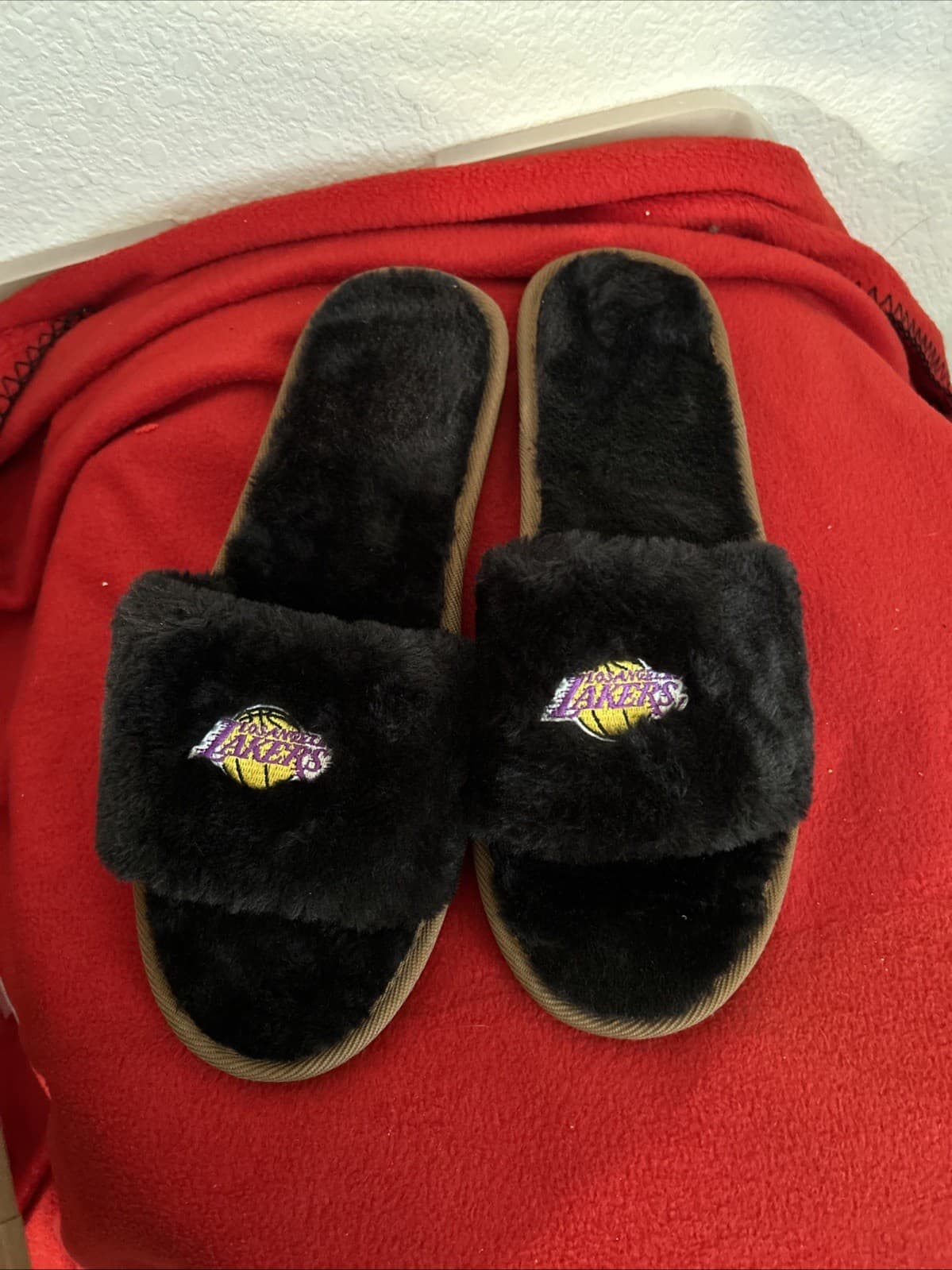 Women’s NBA Lakers Slippers NWT X-Large 11-12 Foco - Thumbnail 4