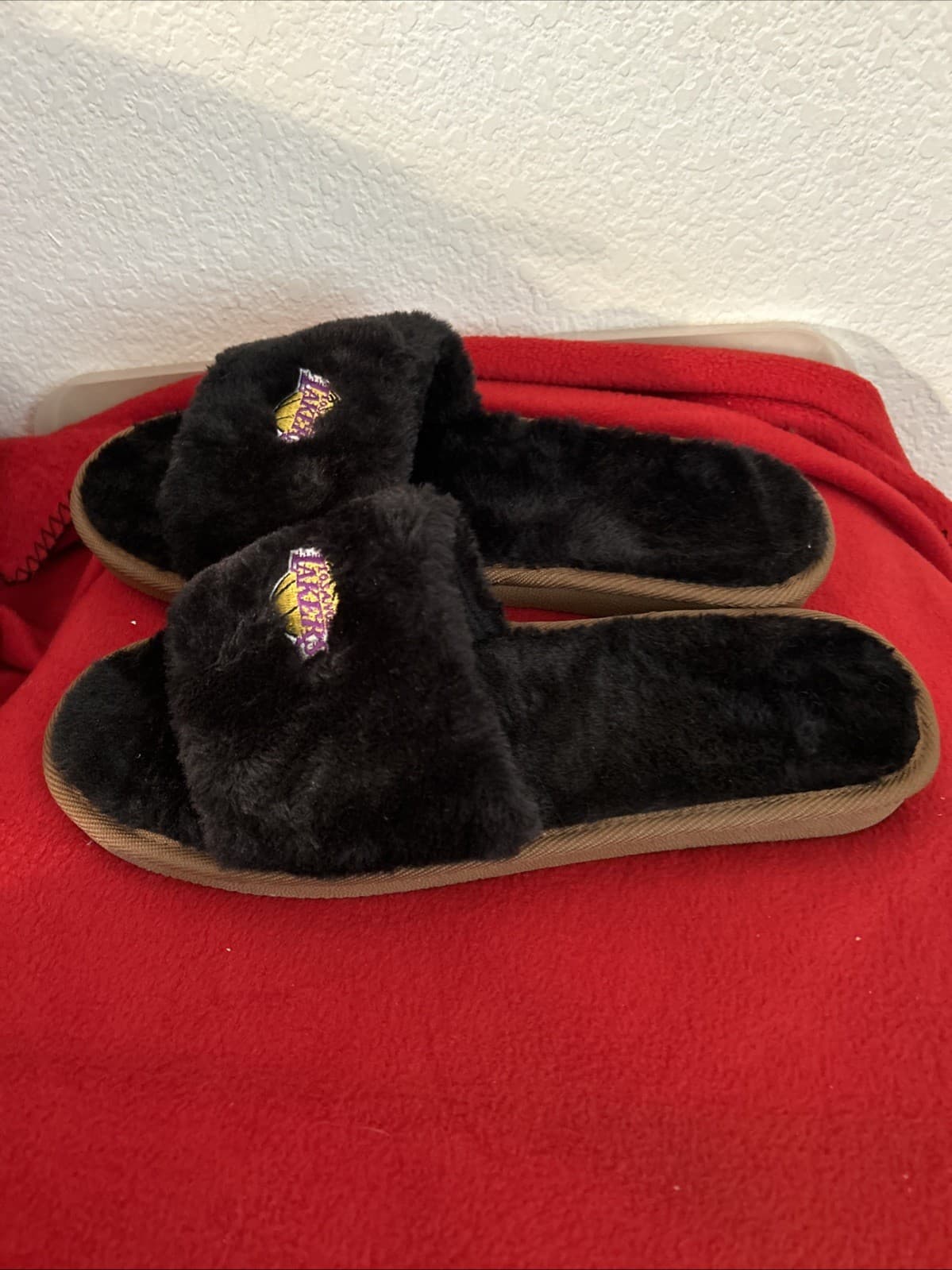 Women’s NBA Lakers Slippers NWT X-Large 11-12 Foco - Thumbnail 5