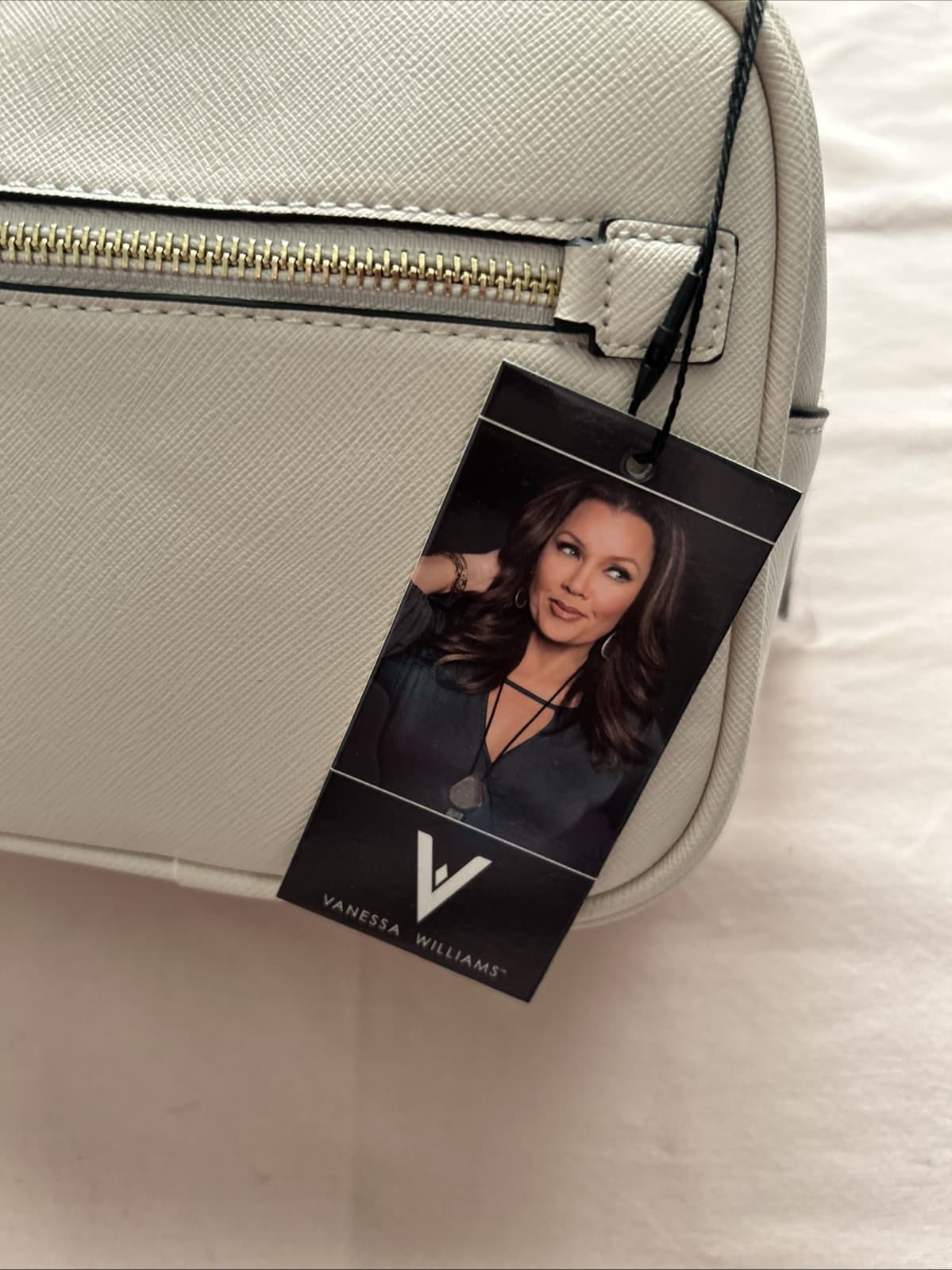 *Vanessa Williams*-Lush Crossbody Camera Bag-Off White-(VW-04OWHT)-($99.99)-NWT - Thumbnail 4